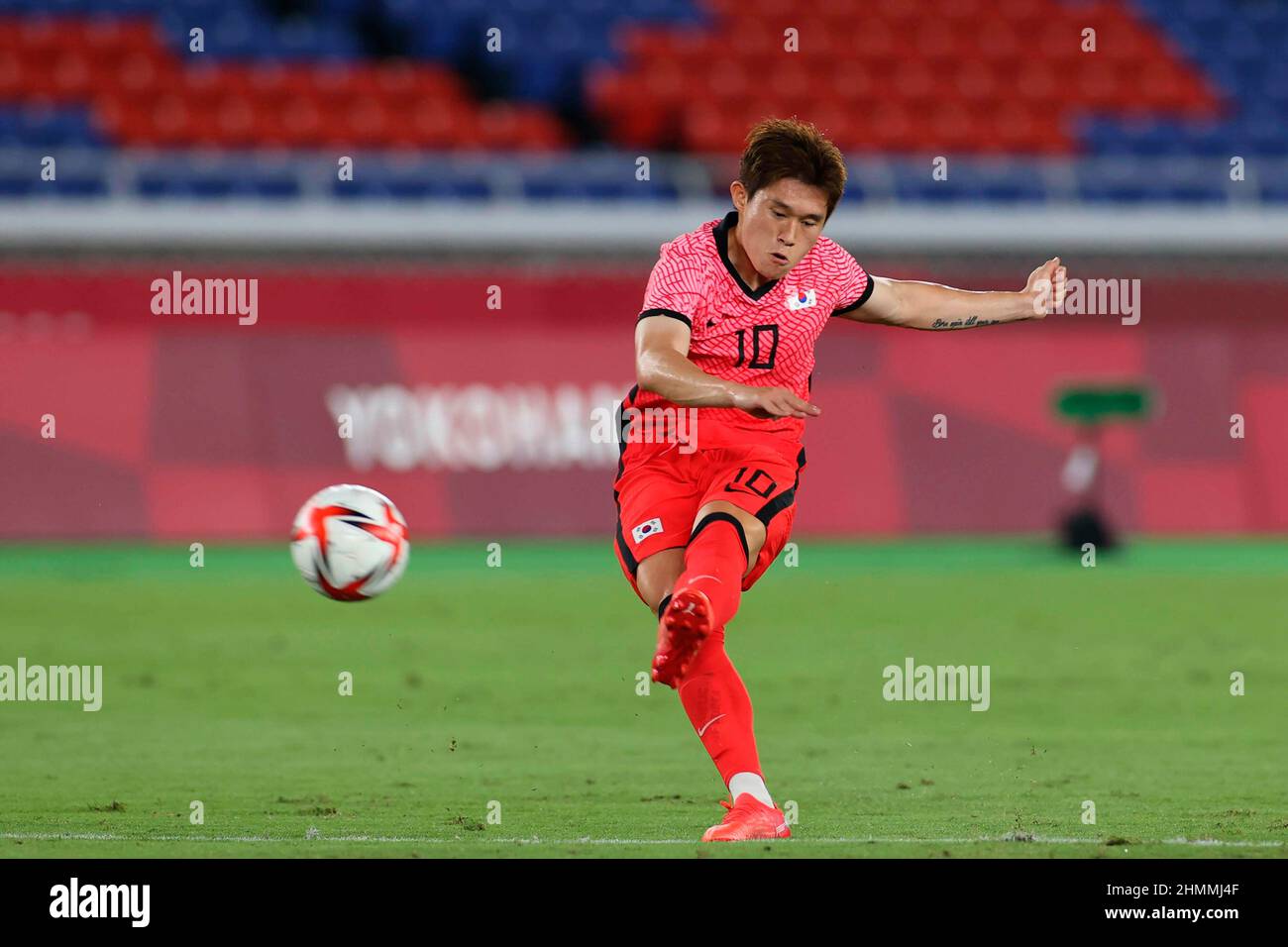 Änderungen SvÂºdkorea Â¬ FC Schalke 04 perfekt: Jubilation Nr 10 Dong-gyeong Lee von SvÂºdkorea firo : 31.07.2021, Olympia Tokyo 2020, Olympische Spiele Tokyo 2020, Olympische Spiele Tokyo 2020, Sommerspiele, Fußball, MvÂ§nner, Männer Mexiko - NUR FÜR DEN EINSATZ IN DEUTSCHLAND !!!!!! Donggyeong Lee, full figure, our terms and conditions apply, can be viewed at www.firosportphoto.de, Â¬ßONLY FOR USE IN GERMANY !!!!!! Foto : MEXSPORT Copyright by firo sportFoto: Coesfelder Str. 207 D-48249 DvÂºlmen www.firosportphoto.de mail@firosportphoto.de Kontodaten : (V olksbank B ochum - W itten ) IBAN : DE684306012 Stockfoto