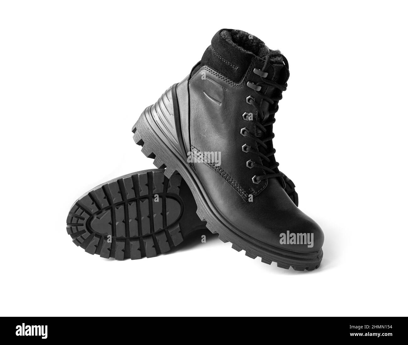 Schwarze Lederschuhe aus der neuen Kollektion auf weißem Hintergrund Stockfoto