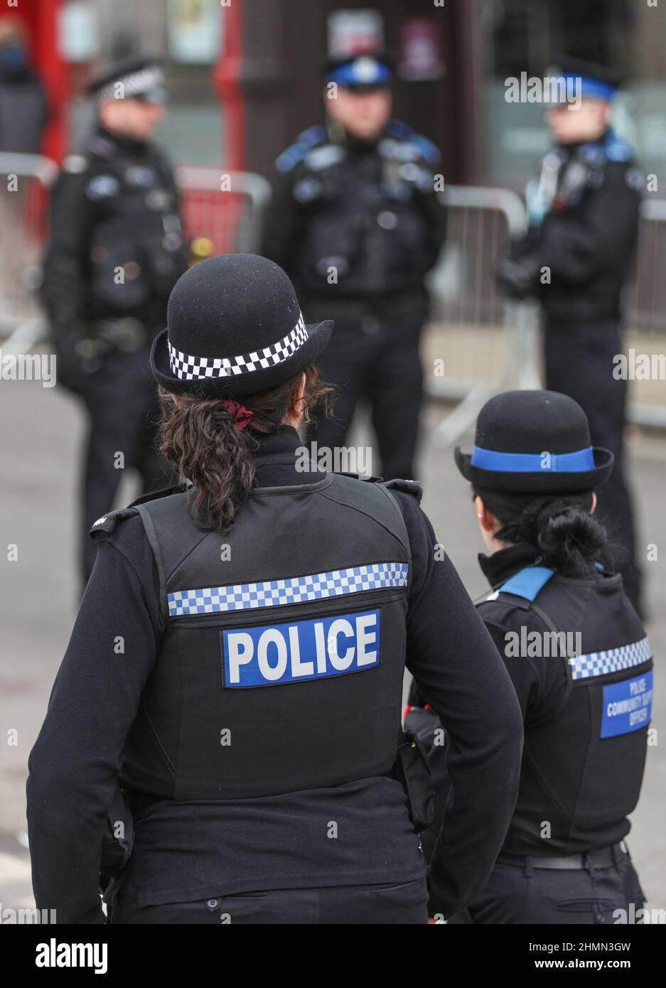 Polizeibeamte im Dienst in Winchester, Hampshire, Großbritannien Stockfoto
