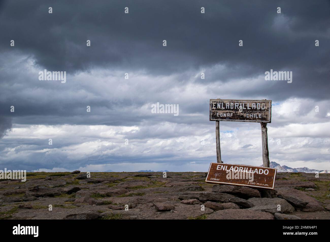 Sommersturm vom Enladrillado-Hochplateau und Naturschutzgebiet, Chile aus gesehen Stockfoto