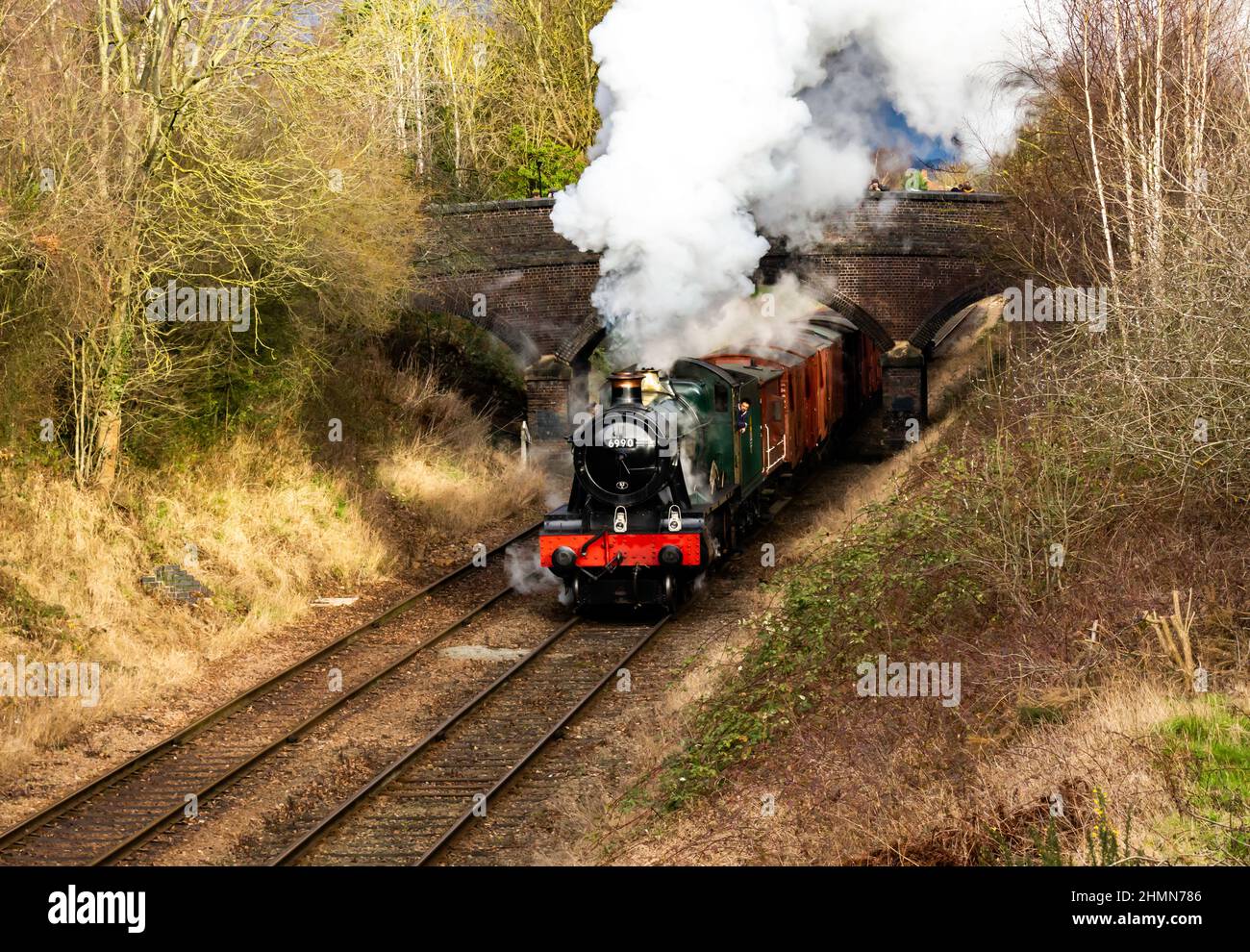 GWR Hall Lok 4-6-0 No.6990 Schleppen eines Güterzuges auf der Großen Zentralbahn Stockfoto