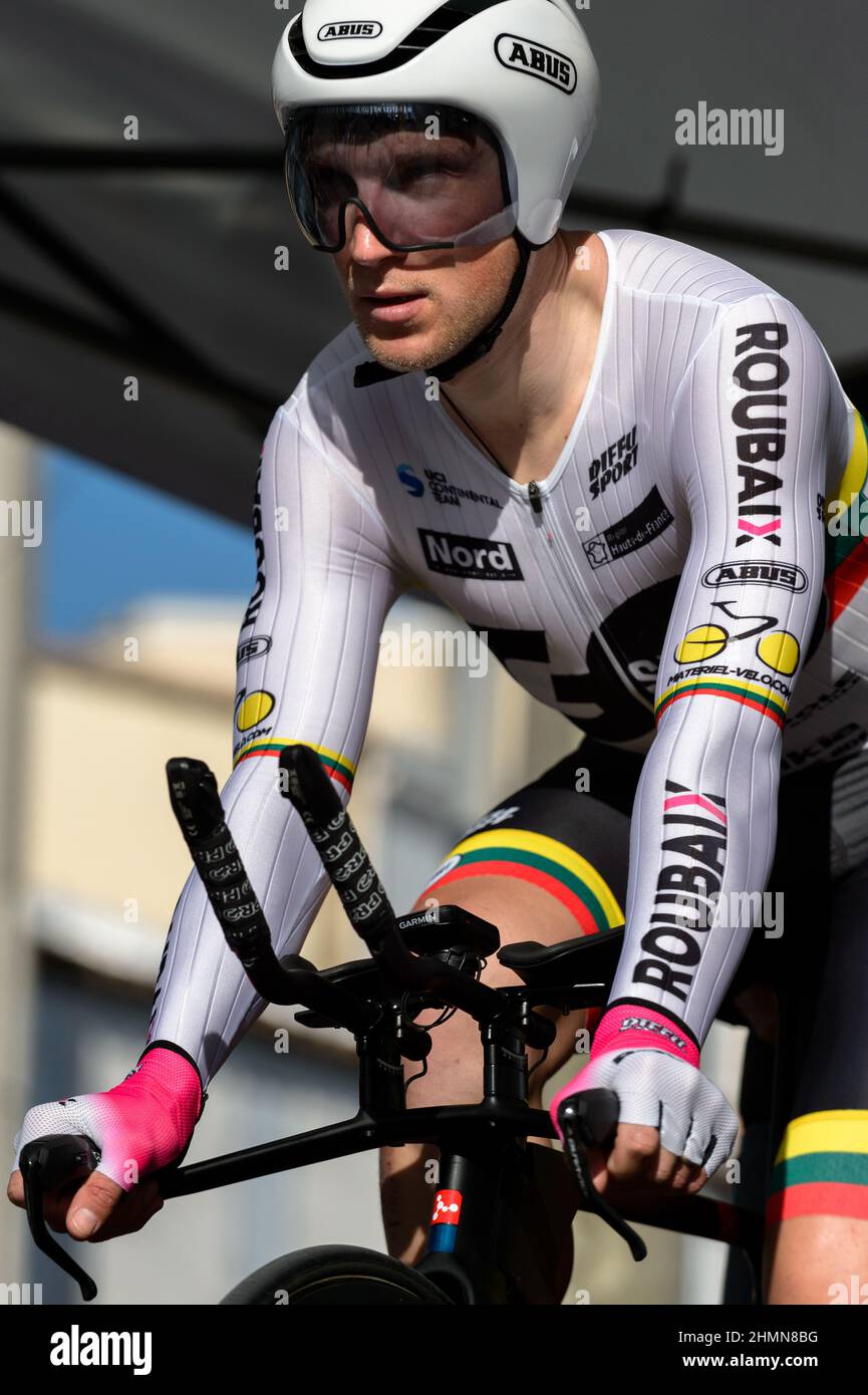 Evaldas Siskevicius (Team Go Sport - Roubaix Lille Metropole) wurde zu Beginn des Prologs alarmiert.die Tour de La Provence 7th findet vom 10. Bis 13. Februar 2022 statt. Das Rennen hat 3 Etappen und einen Prolog. Der Prolog ist ein 7,1-Kilometer-Zeitfahren in der Stadt Berre-l'etang (Bouches-du-Rhone). Der Gewinner des Prologs ist Filippo Ganna. Kredit: SOPA Images Limited/Alamy Live Nachrichten Stockfoto