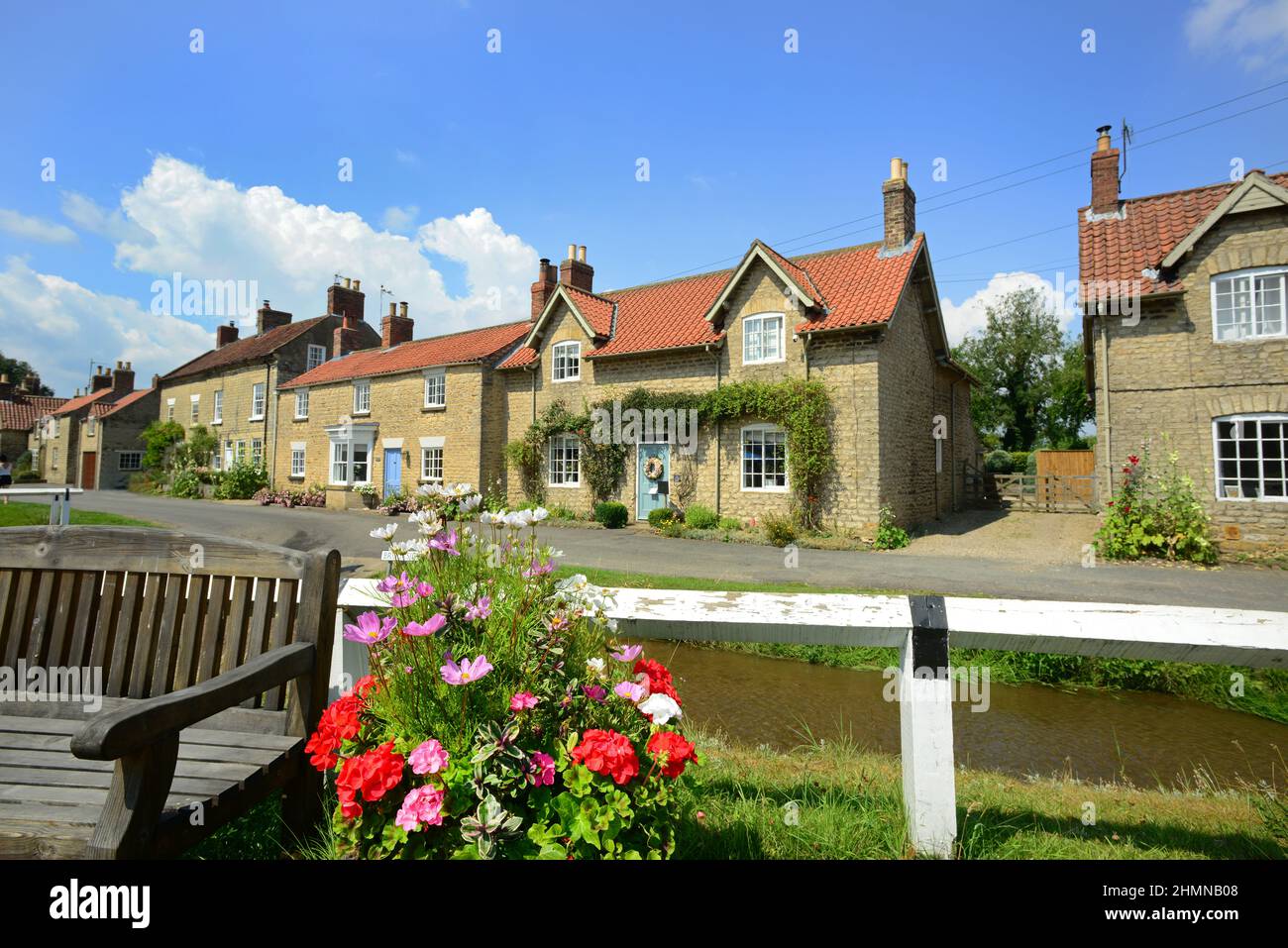 Ferienhäuser im Dorf Hovingham Norden yorkshire Moors vereinigtes Königreich Stockfoto