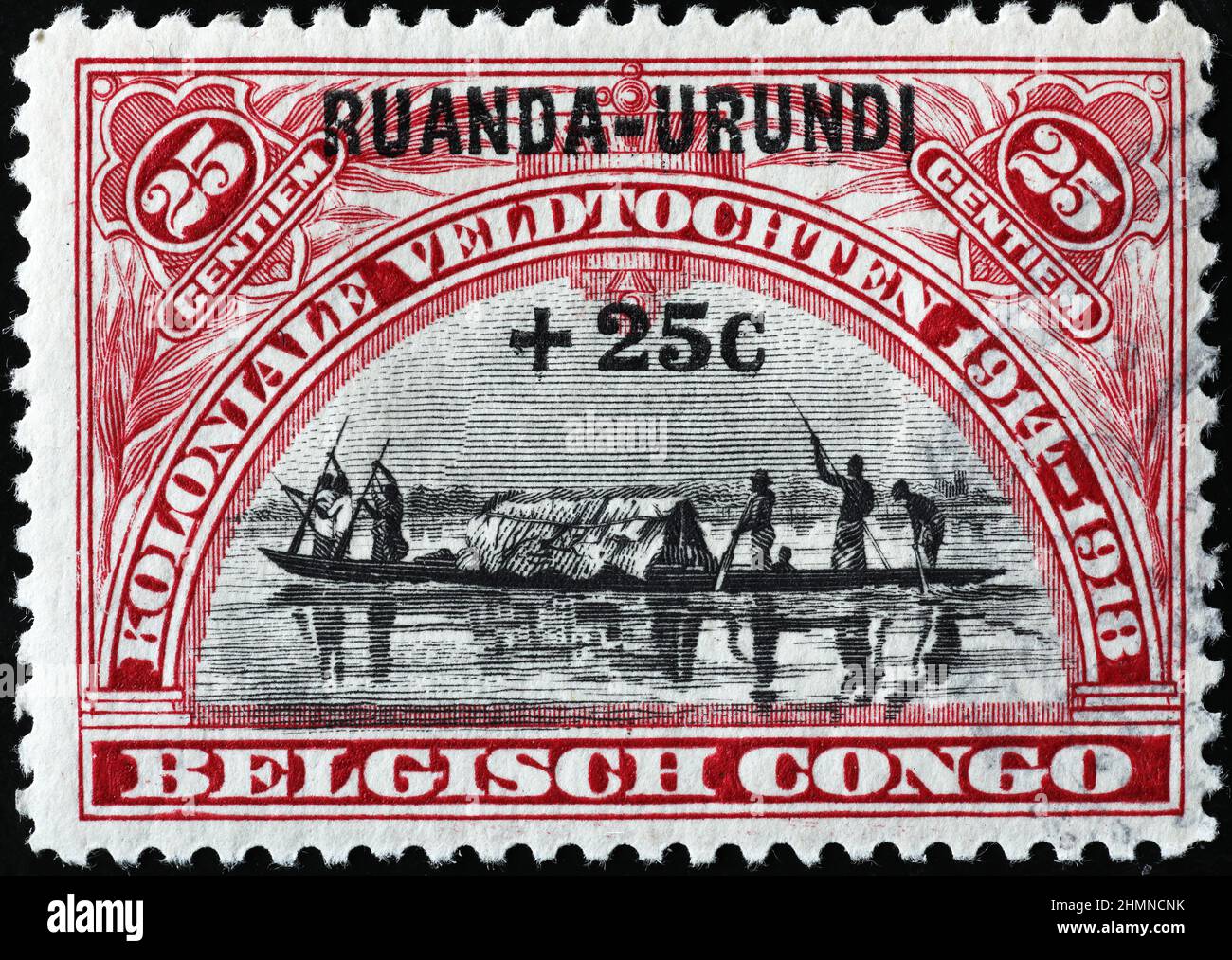 Boot in Navigation auf antiker Briefmarke aus dem belgischen Kongo Stockfoto