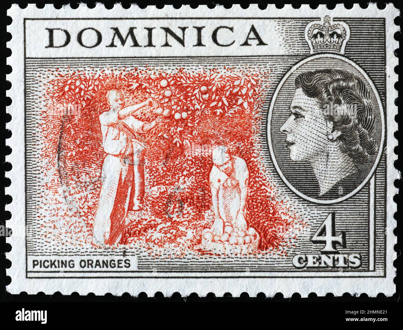 Bauern pflücken Orangen auf Vintage-Marke von Dominica Stockfoto
