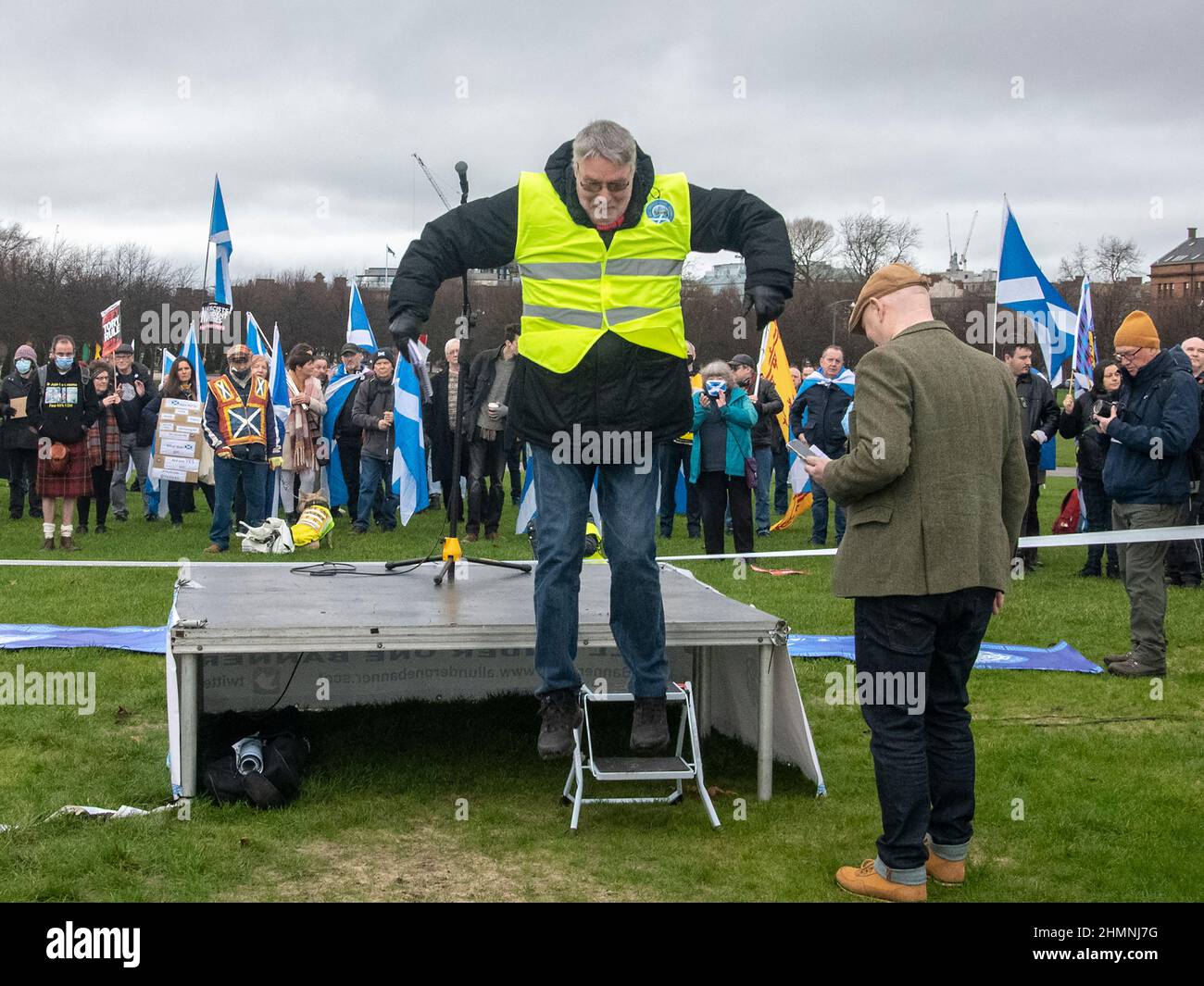 Glasgow, Schottland. VEREINIGTES KÖNIGREICH. 22nd. Januar 2022: Demonstranten bei einer schottischen Unabhängigkeitskundgebung in Glasgow Green. Stockfoto