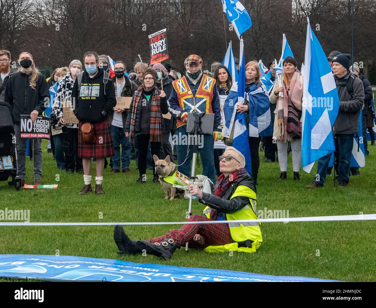 Glasgow, Schottland. VEREINIGTES KÖNIGREICH. 22nd. Januar 2022: Demonstranten bei einer schottischen Unabhängigkeitskundgebung in Glasgow Green. Stockfoto
