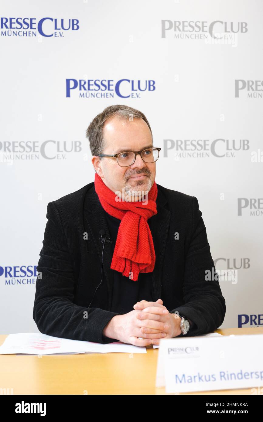Markus Rinderspacher, Vizepräsident des Bayerischen landtags, war einer der Diskussionsteilnehmer. Am 11. Februar 2022 wurde im Münchner Presseclub eine Pressekonferenz organisiert, um die Kontroverse um die Olympischen Winterspiele 2022 in Peking, China, zu diskutieren. Das Sportereignis ist aufgrund von Menschenrechtsverletzungen gegen die uigurische Bevölkerung in China und gegen Tibeter höchst umstritten. Viele Staats- und Regierungschefs der Welt, darunter Deutschlands Kanzler Olaf Scholz und die Außenministerin Annalena Baerbock, haben aus Protest gegen die angeblichen Gräueltaten auf die Teilnahme an der Veranstaltung verzichtet. Die vier Spe Stockfoto