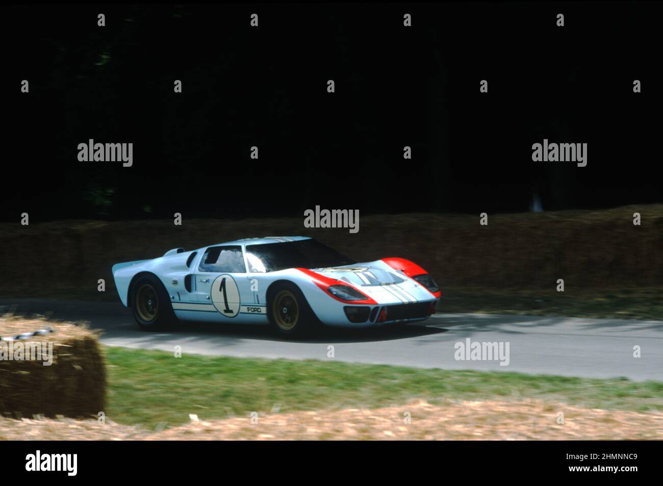 Der Ford GT40 Mk 2, der beim 24-Stunden-Rennen von Le Mans 1967 Zweiter wurde, im Einsatz beim Goodwood Festival of Speed 2003. Stockfoto