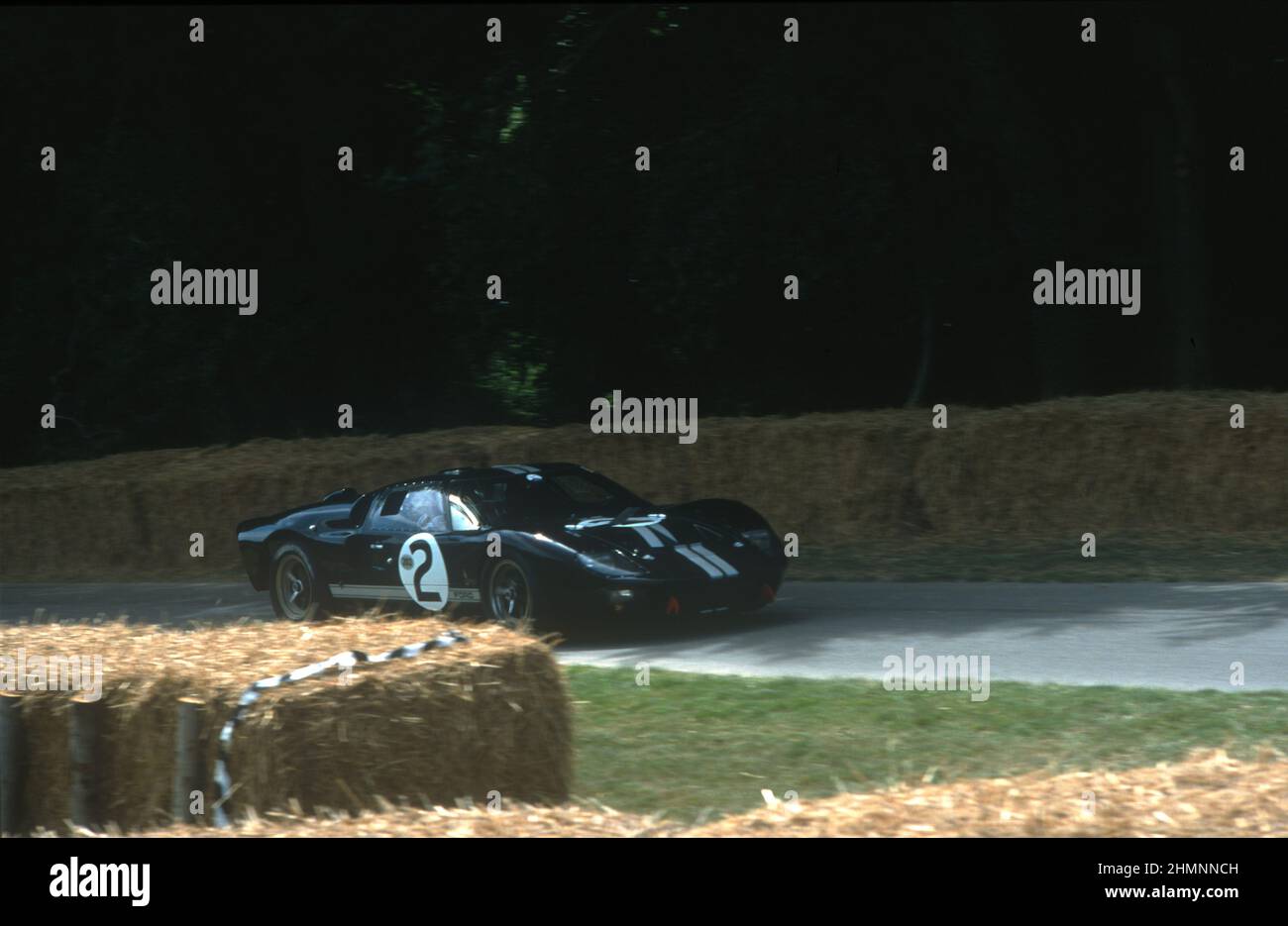 Der Ford GT40 Mk 2, der beim 24-Stunden-Rennen von Le Mans 1967 den ersten Platz belegte, im Einsatz beim Goodwood Festival of Speed 2003. Stockfoto