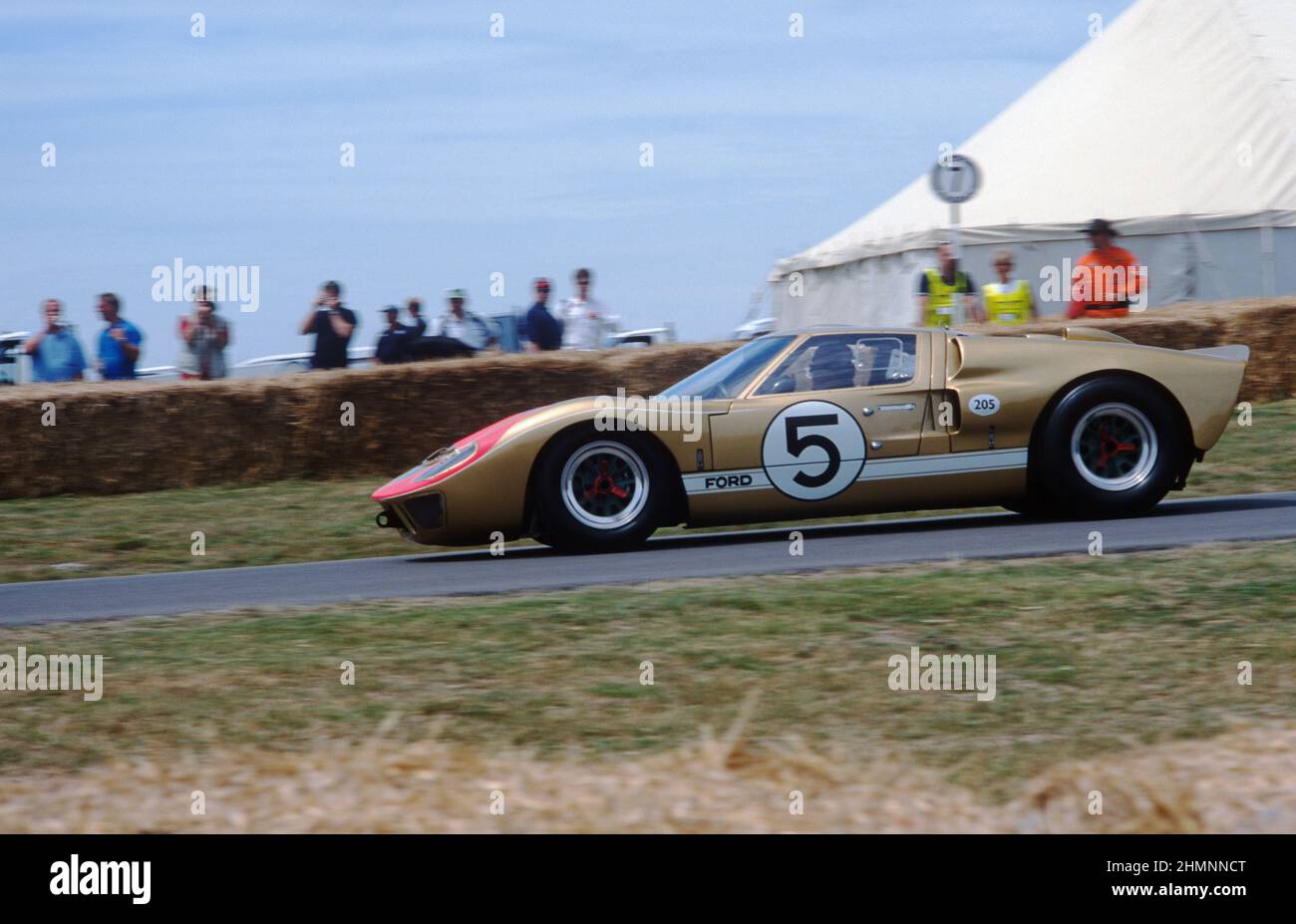 Der Ford GT40 Mk 2, der beim 24-Stunden-Rennen von Le Mans 1967 Dritter wurde, im Einsatz beim Goodwood Festival of Speed 2003. Stockfoto