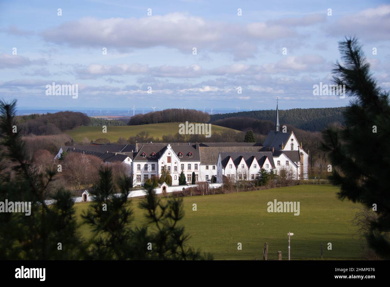 Der Blick auf das Kloster Maria Wald bei Heimbach Stockfoto