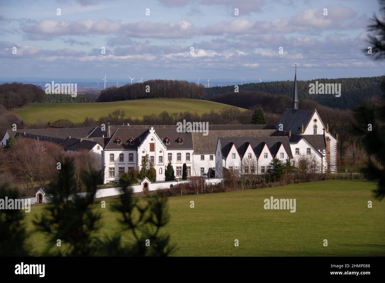 Der Blick auf das Kloster Maria Wald bei Heimbach Stockfoto