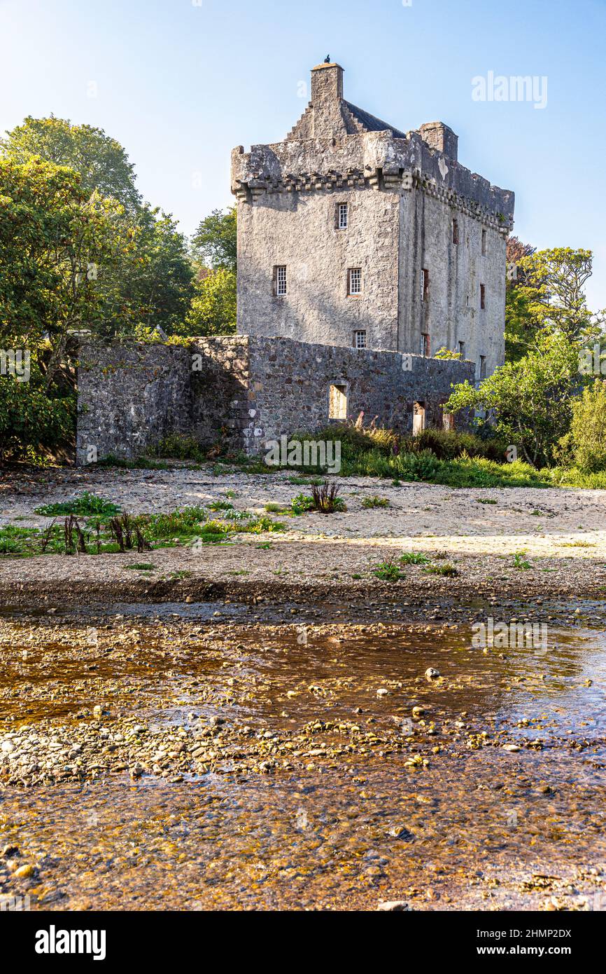 16th Century Saddell Castle am Ufer des Kilbrannan Sound in der Nähe von Saddell auf der Kintyre Peninsula, Argyll & Bute, Schottland Großbritannien Stockfoto
