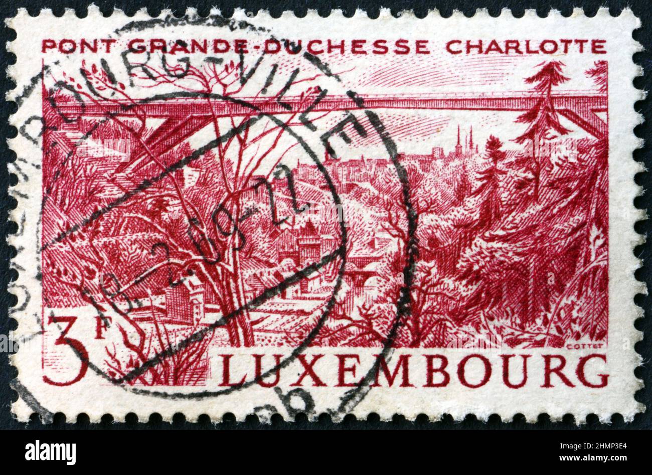 LUXEMBURG - UM 1966: Eine in Luxemburg gedruckte Briefmarke zeigt die Großherzogin Charlotte Bridge, um 1966 Stockfoto