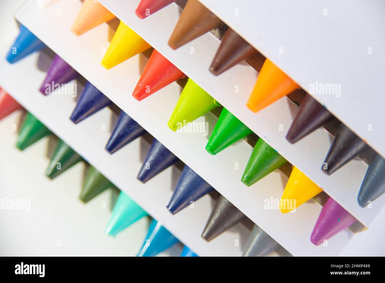 Bunte Wachsstifte für Kunst und Handwerk Stockfoto