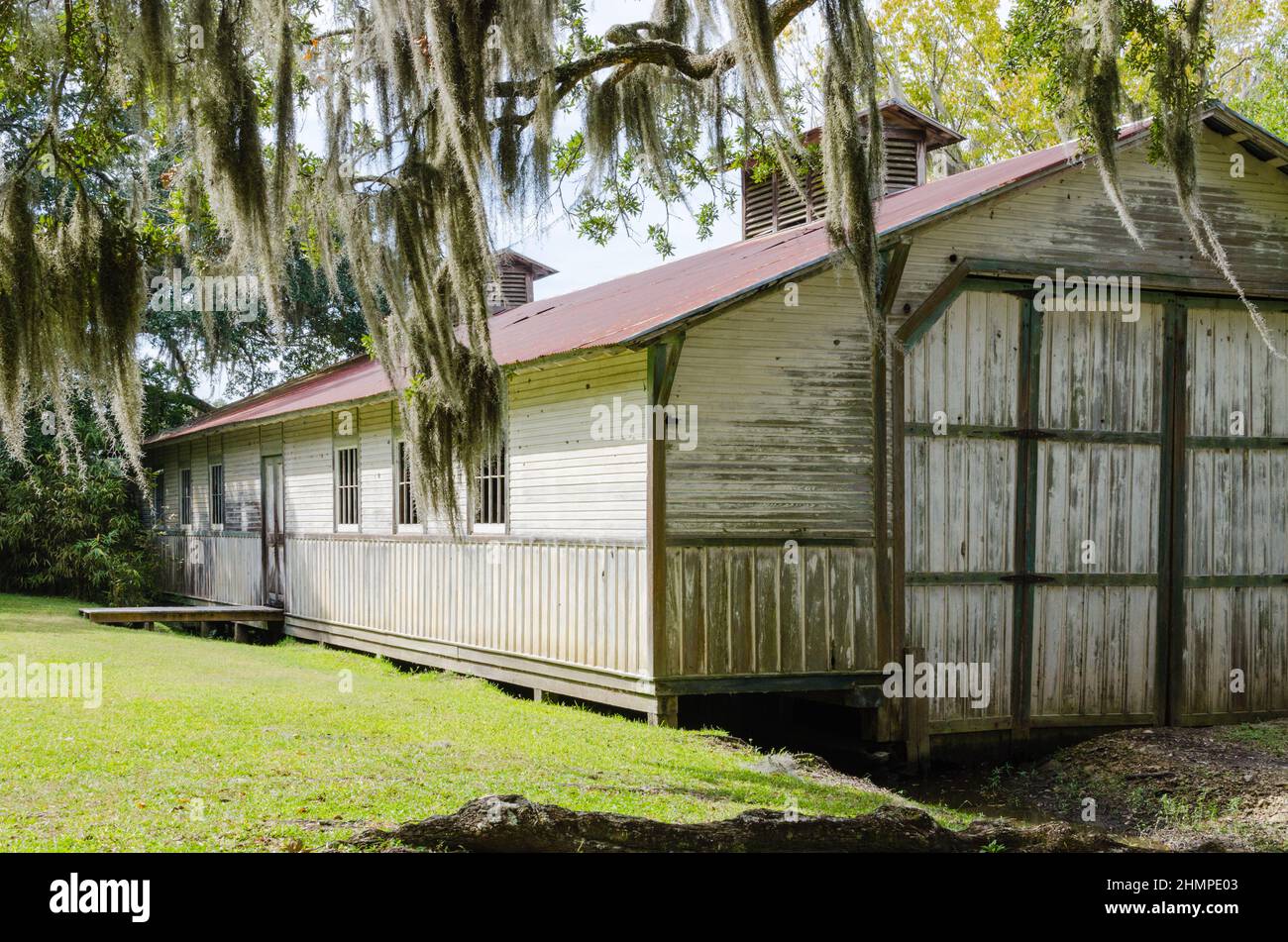 AVERY ISLAND, LA - 30. OKTOBER 2013: Historisches Bootshaus auf Avery Island Stockfoto