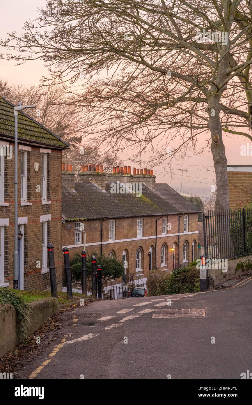Häuser auf Windmill Hill Gravesend Kent at Dusk im Winter Stockfoto