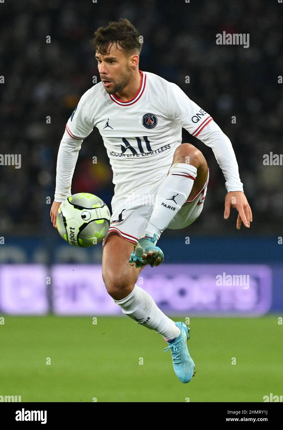 Paris, Frankreich. 11th. Februar 2022. Paris Saint-Germain's Bernat während des französischen Fußballspiels L1 zwischen Paris-Saint Germain (PSG) und Le Stade rennais Football Club am 11. Februar 2022 im Stadion Parc des Princes in Paris. Foto von Christian Liewig/ABACAPRESS.COM Quelle: Abaca Press/Alamy Live News Stockfoto