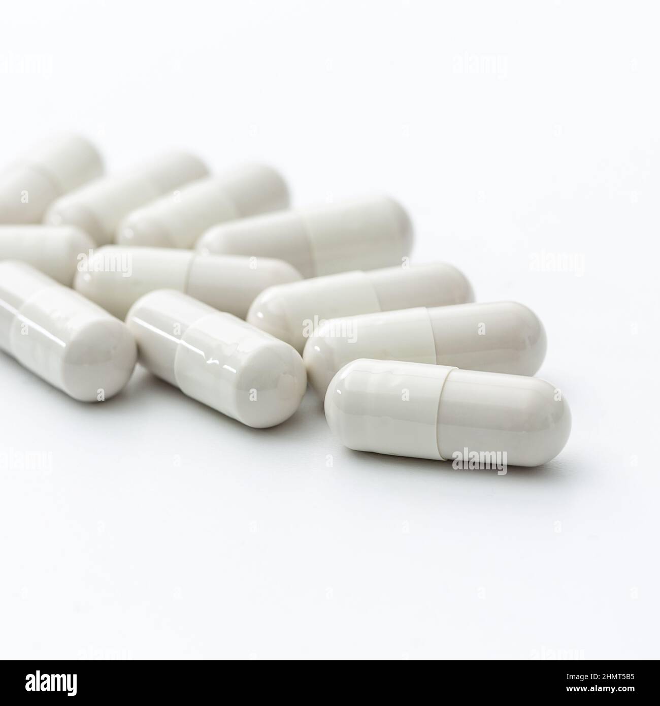 Tabletten Pillen Verpackung Pharmazie Medizin auf weißem Hintergrund Stockfoto