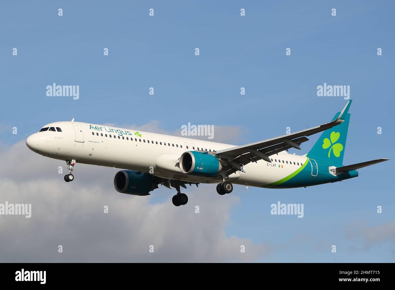 Flugzeug Aer Lingus Airbus A321neo Ei-LRF nähert sich dem Flughafen London Heathrow, London, Großbritannien Stockfoto