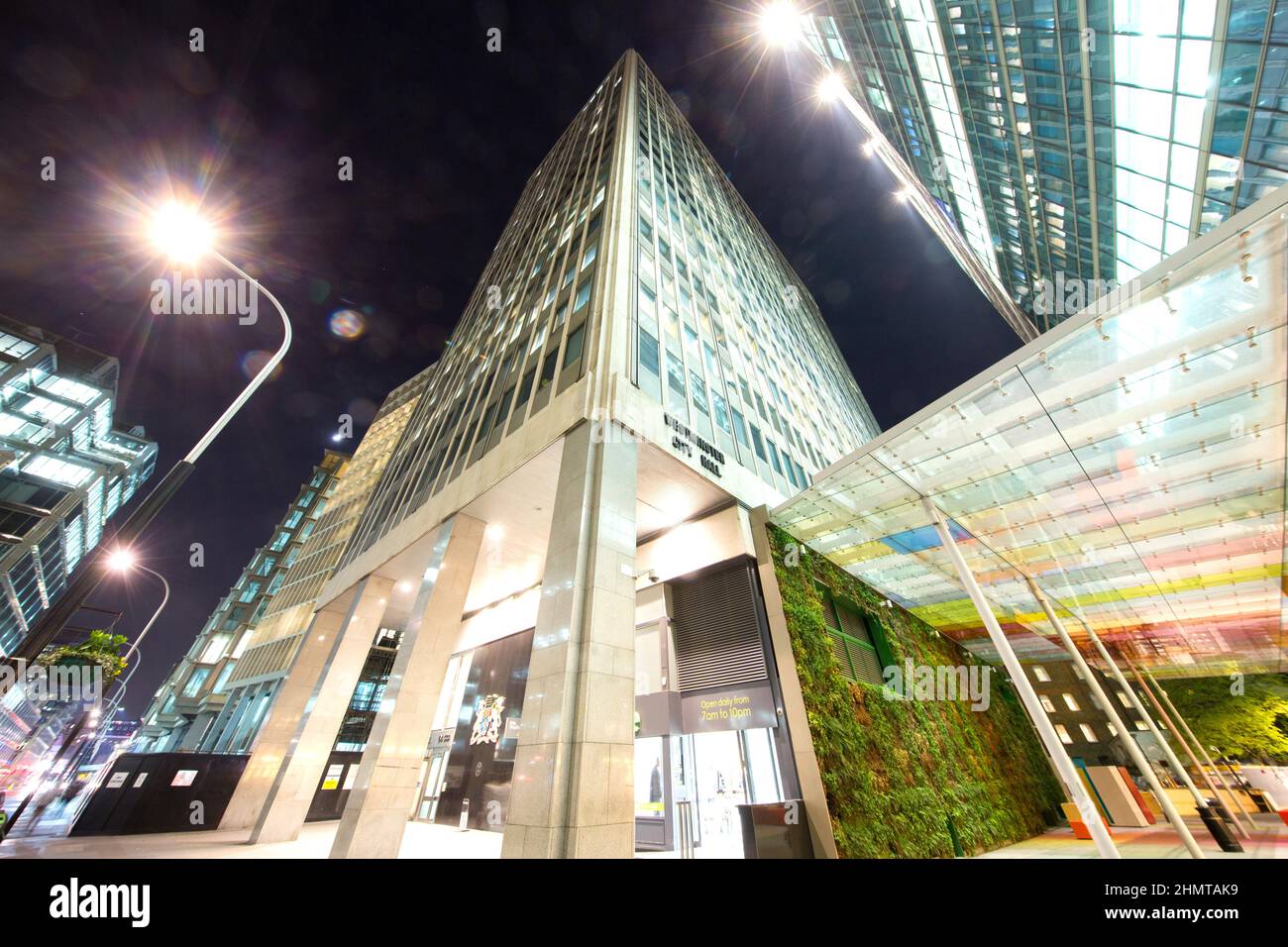 Täglich von 7am bis 10pm Uhr geöffnet Stockfoto