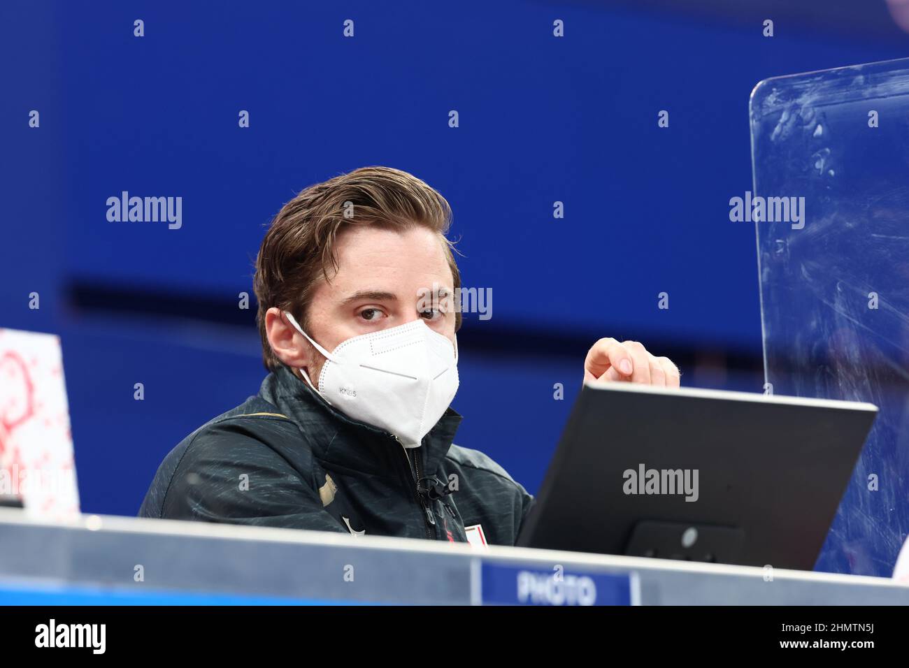 Peking, China. 12th. Februar 2022. James Douglas Lind Coach (JPN) Curling : Frauen Round Robin Spiel zwischen Japan und Dänemark während der Olympischen Winterspiele 2022 in Peking im National Aquatics Center in Peking, China . Quelle: Yohei Osadai/AFLO SPORT/Alamy Live News Stockfoto