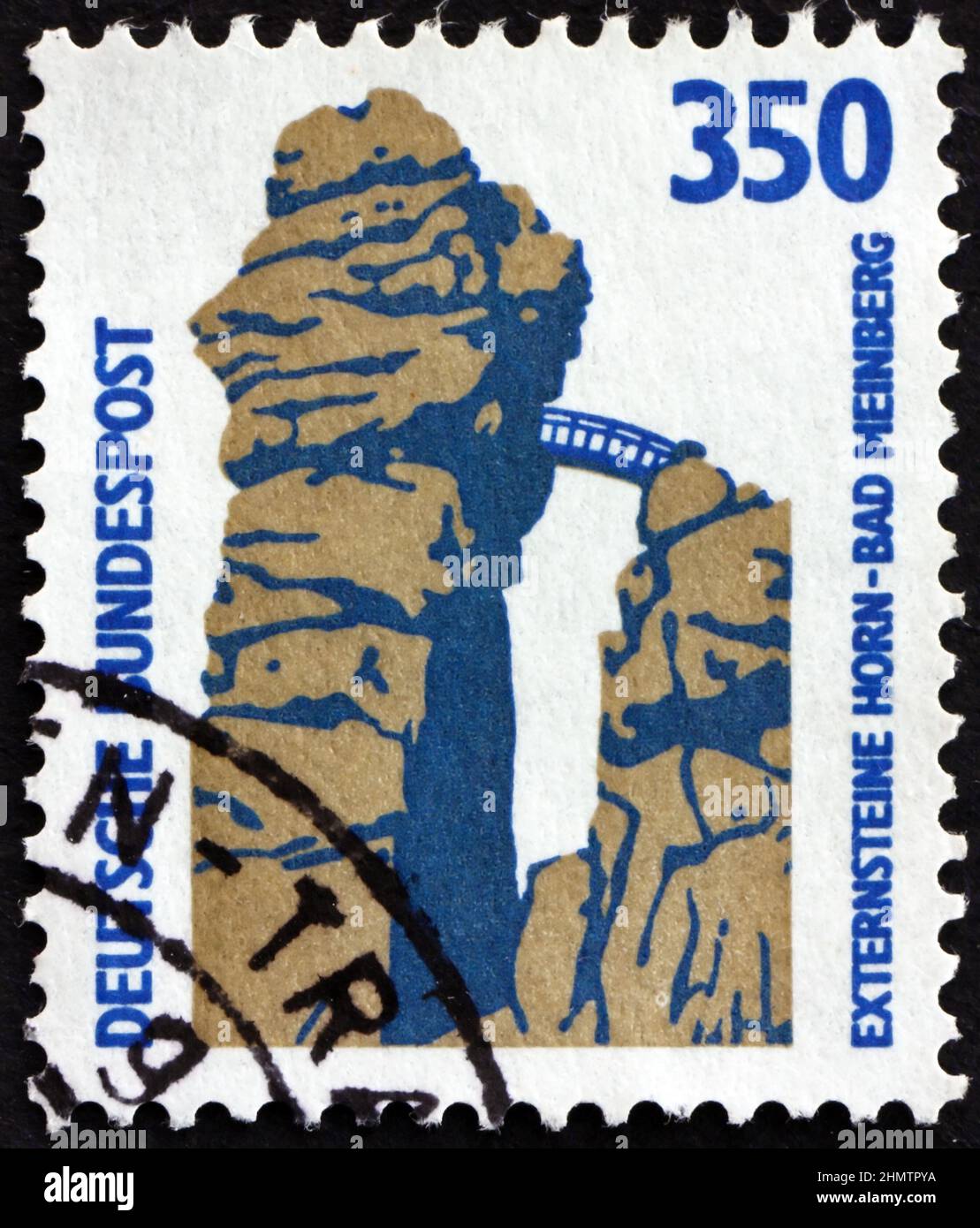 DEUTSCHLAND - UM 1989: Eine in Deutschland gedruckte Briefmarke zeigt die Außensteinbrücke bei Horn-Bad Meinberg, um 1989 Stockfoto