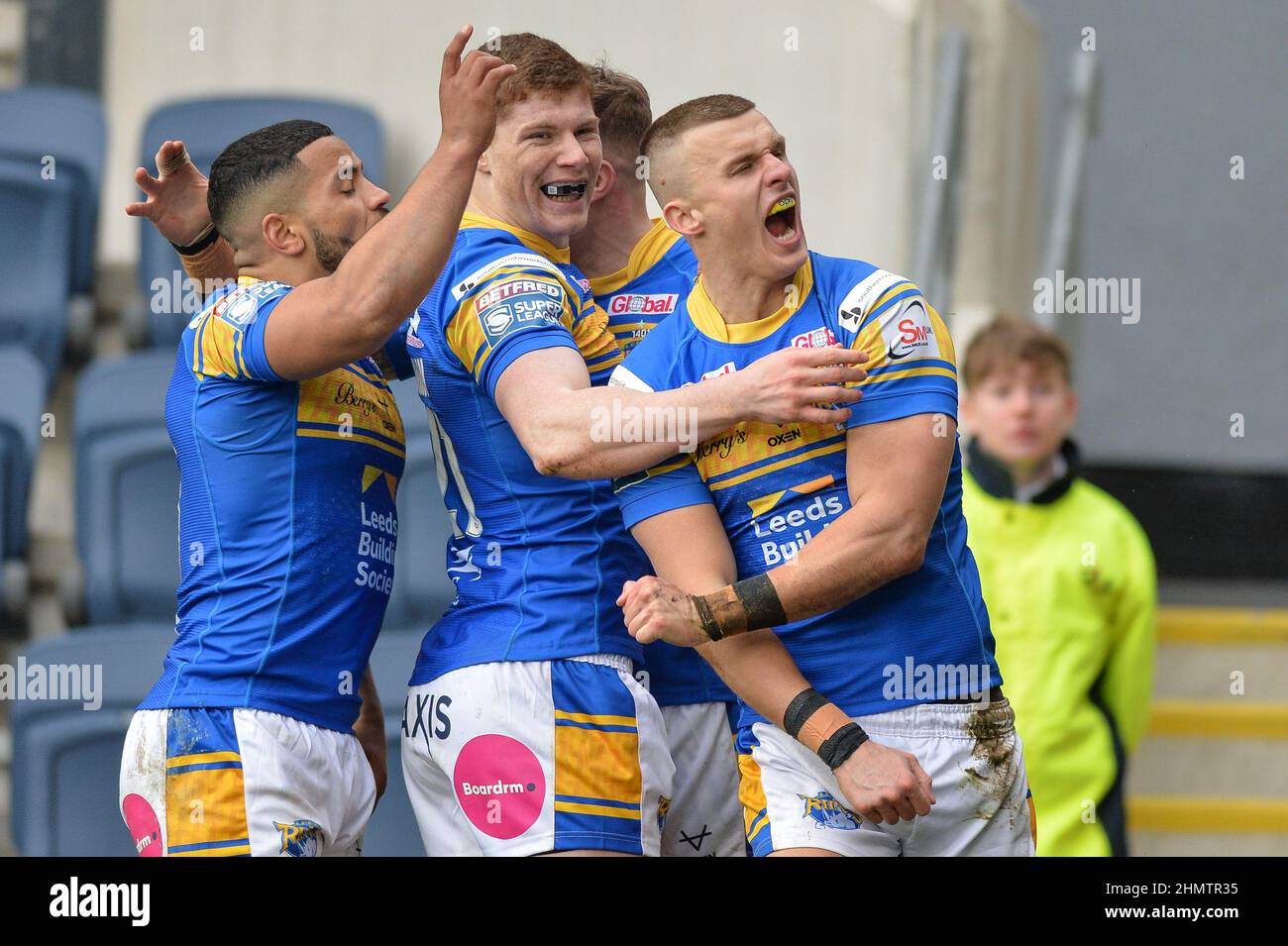 Leeds, Großbritannien. 12. Februar 2022 - Ash Handley (5) von Leeds Rhinos feiert einen Versuch während der Rugby League Betfred Super League Runde 1 Leeds Rhinos vs Warrington Wolves im Emerald Headingley Stadium, Leeds, UK Dean Williams Credit: Dean Williams/Alamy Live News Stockfoto