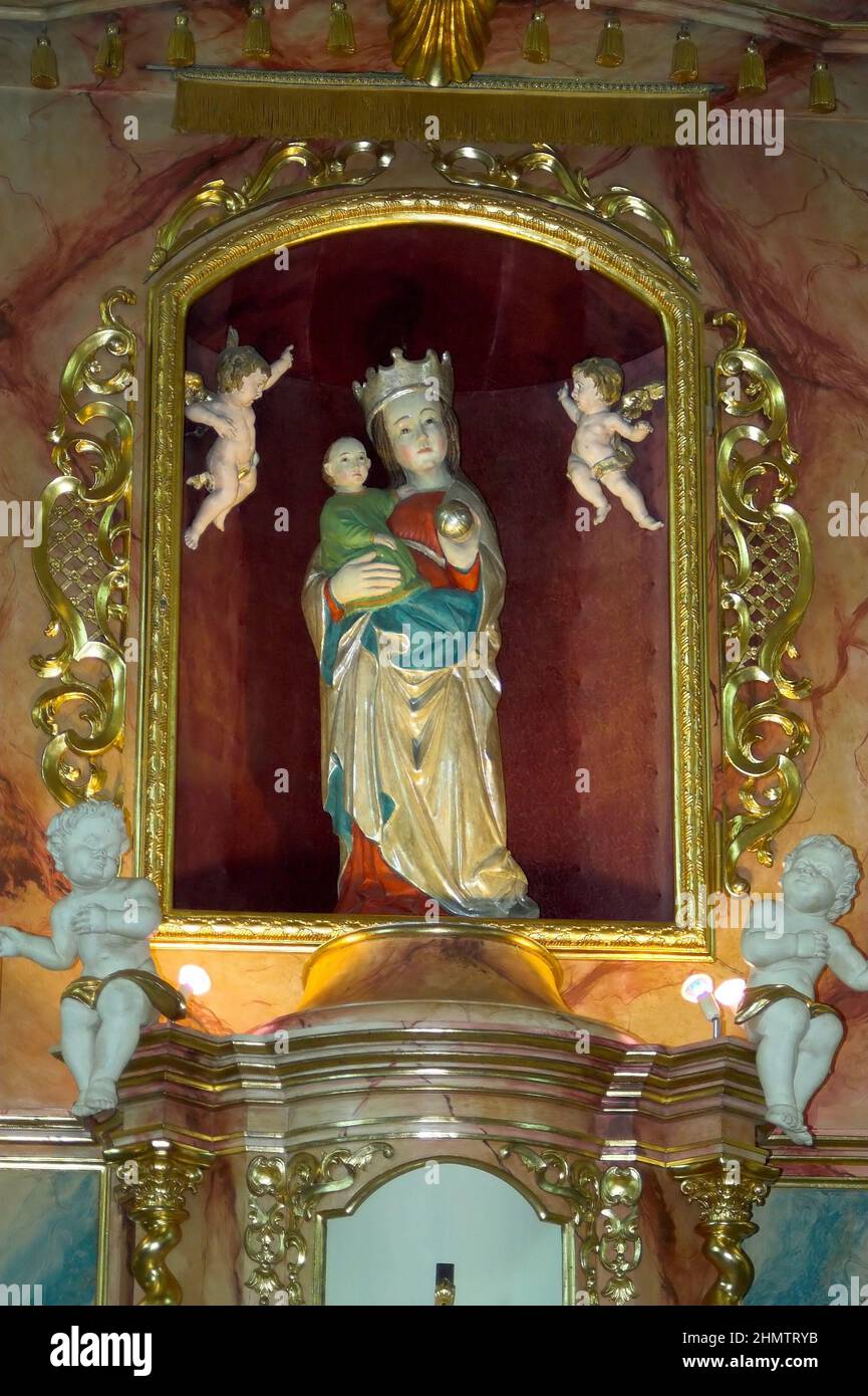 Wieleń Zaobrzański, Polen, Polen, Polska; gotische Figur der Madonna mit Kind. Gotische Figur der Gottesmutter mit Kind. Gotycka figura Matki Bożej Stockfoto