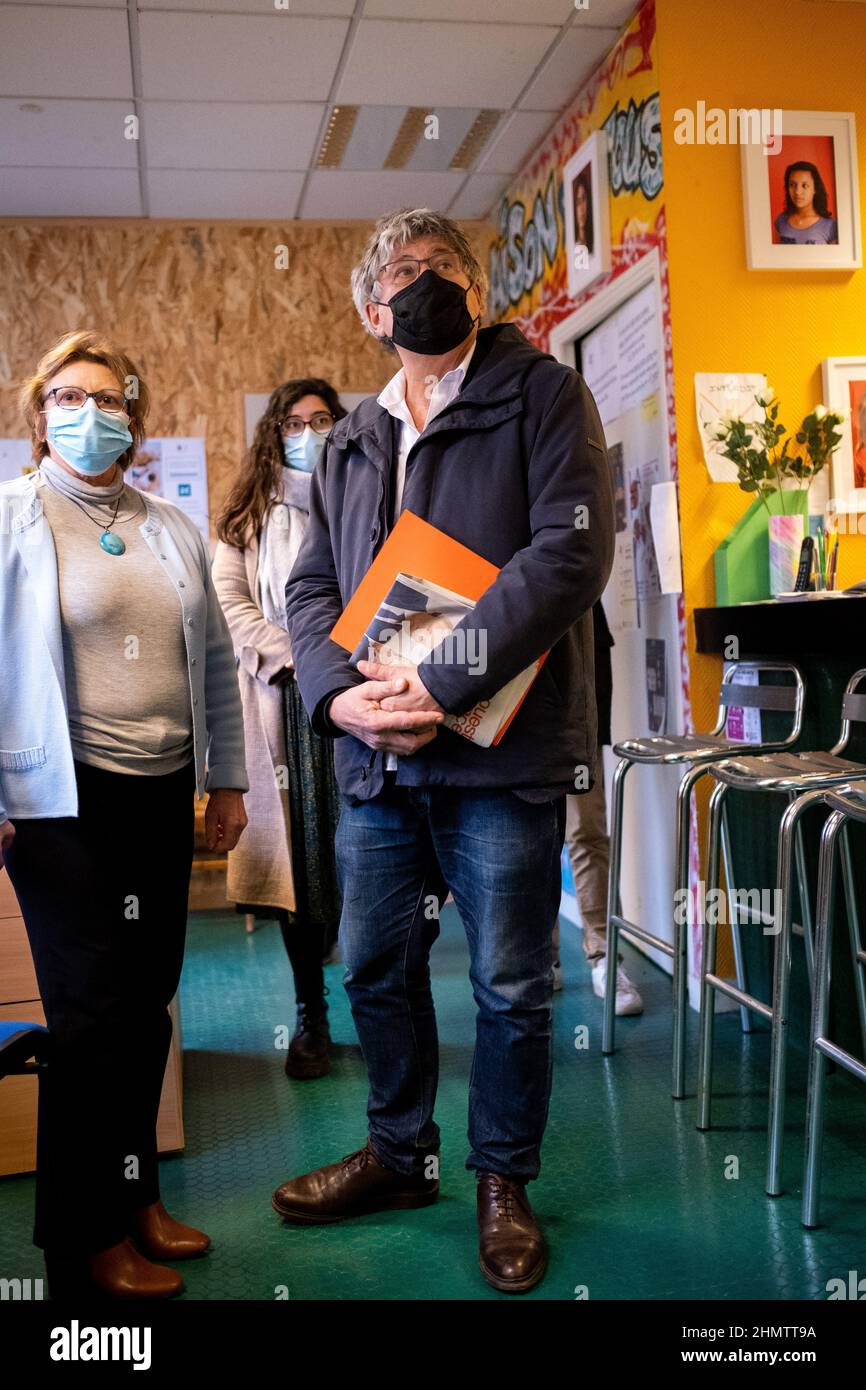 Frankreich, Rennes, 2022-02-08. Besuch des Abgeordneten von La France Insoumise Eric Coquerel in Rennes im Bezirk Maurepas als Teil des Presi von Jean-Luc Melenchon Stockfoto