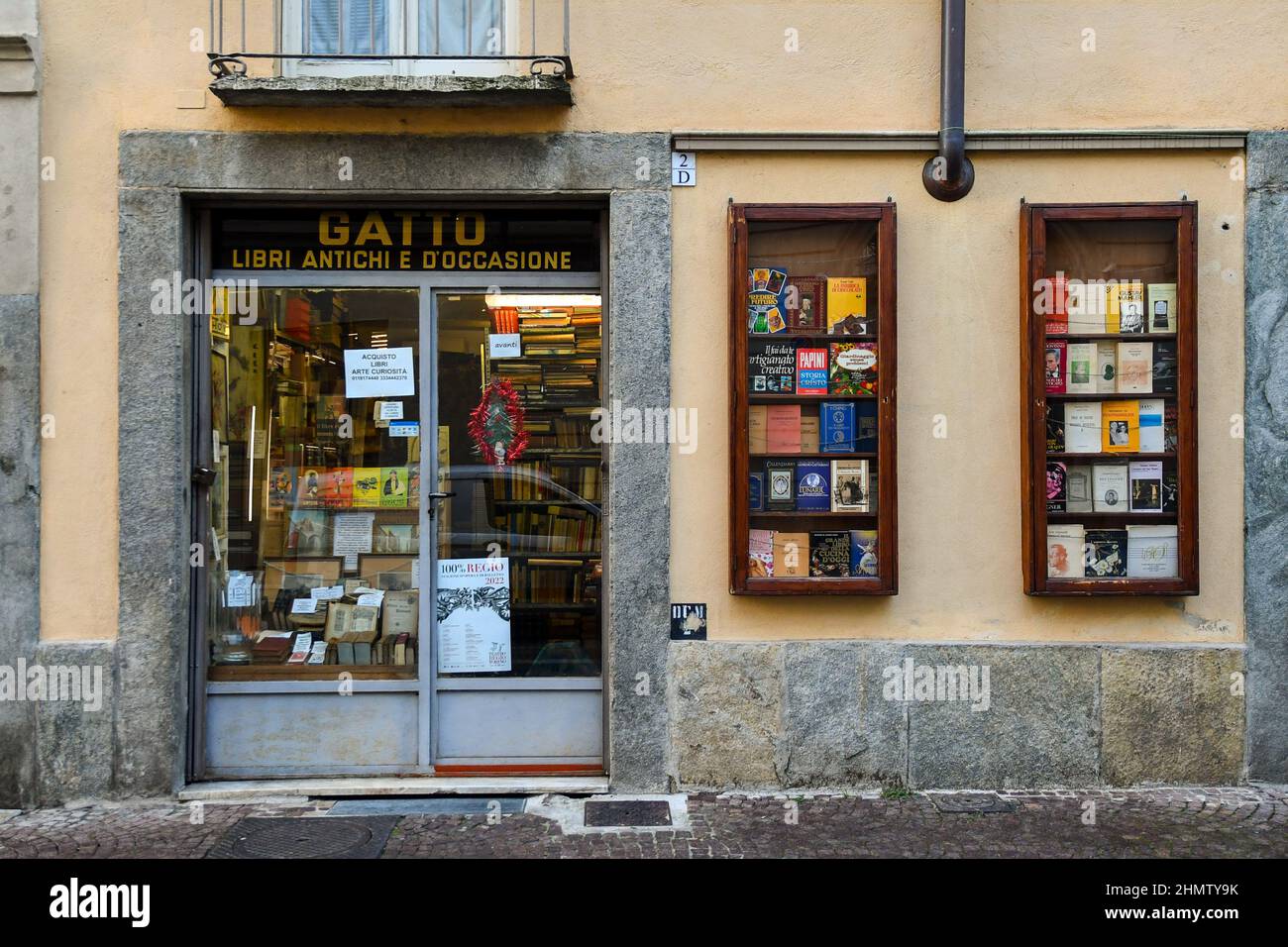 Außen- und Schaufenster des Antiquariatshauses Gatto in der Via San Francesco da Paola in der Altstadt von Turin, Piemont, Italien Stockfoto