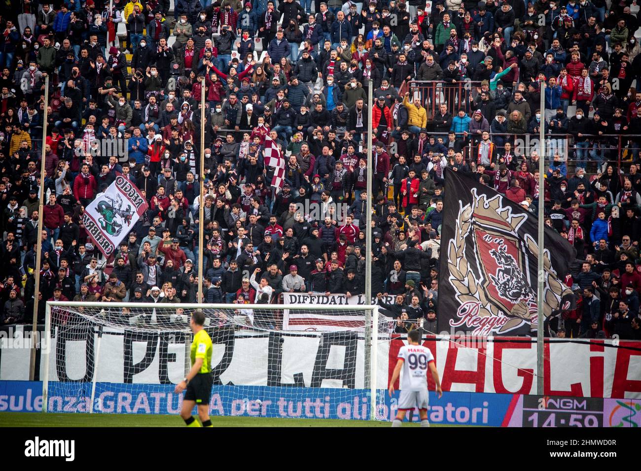 Fans von Reggina während Reggina 1914 gegen FC Crotone, italienisches Fußballspiel der Serie B in Reggio Calabria, Italien, Februar 12 2022 Stockfoto
