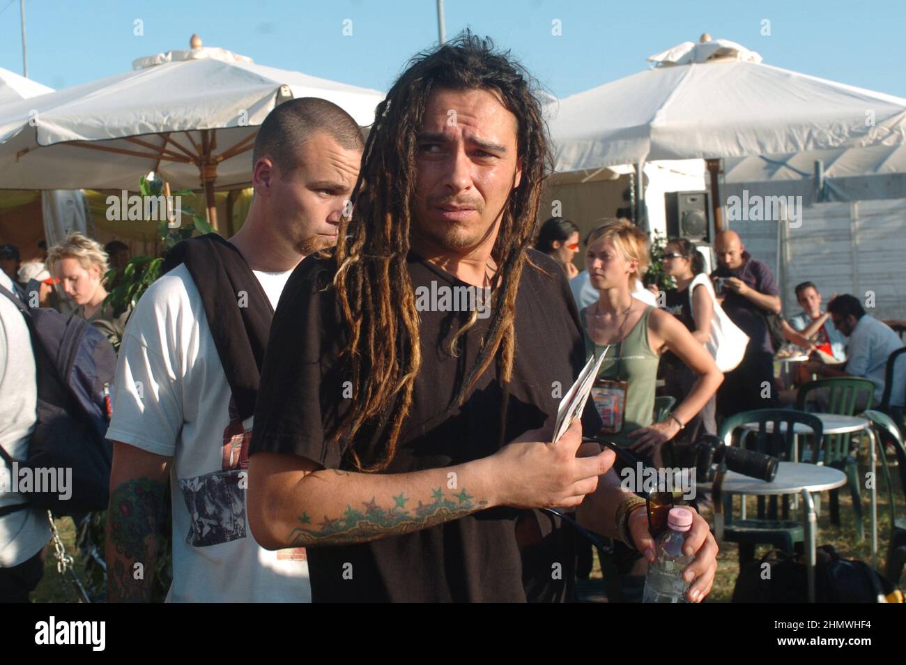 Bologna Italien 2004-06-12 : Live-Konzert der Korn beim Flippaut Festival, der Gitarrist James Shaffer vor dem Konzert Stockfoto