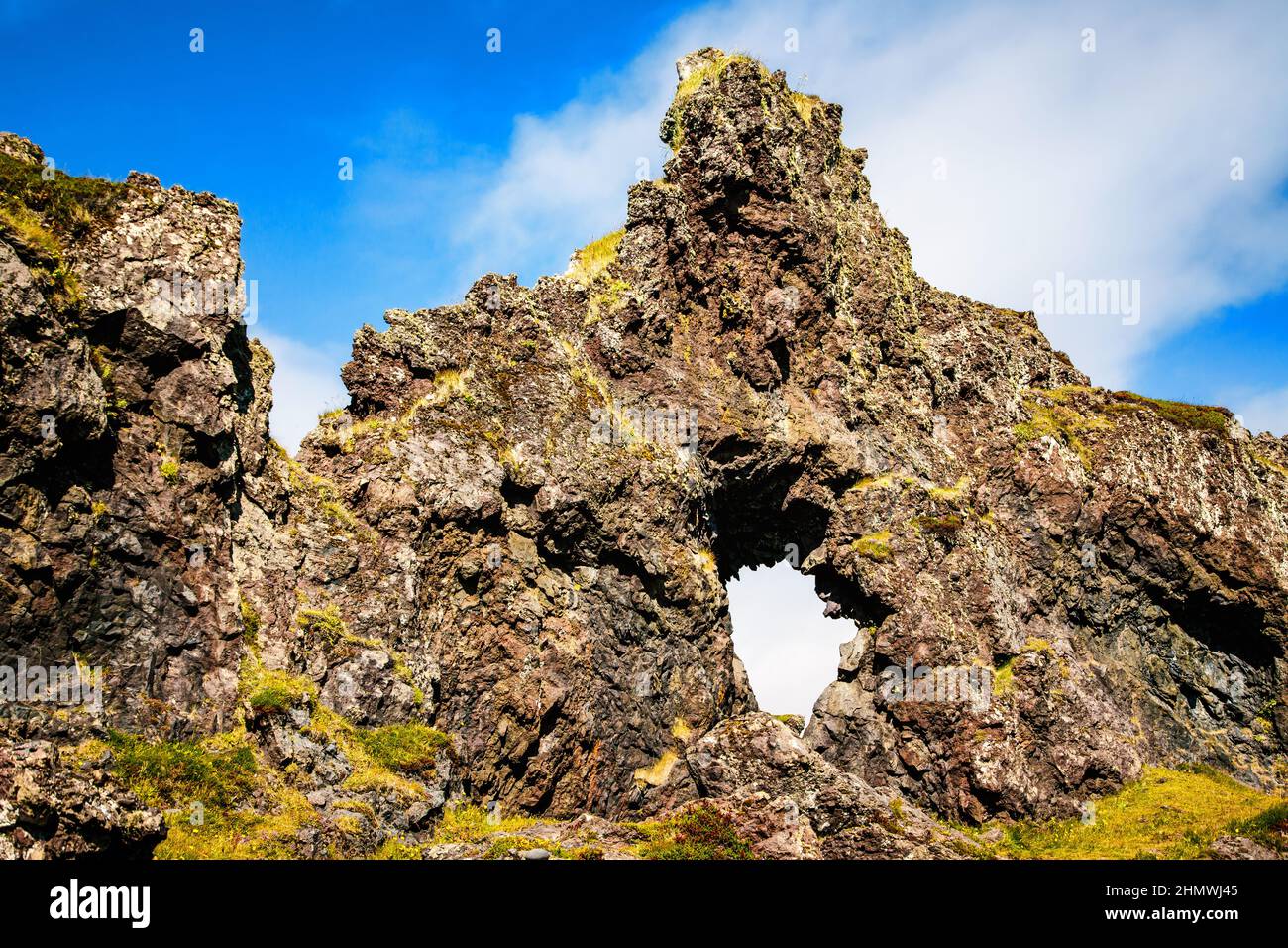 Uralte vulkanische Lavasteinformationen in Aflraunasteinar, Island Stockfoto