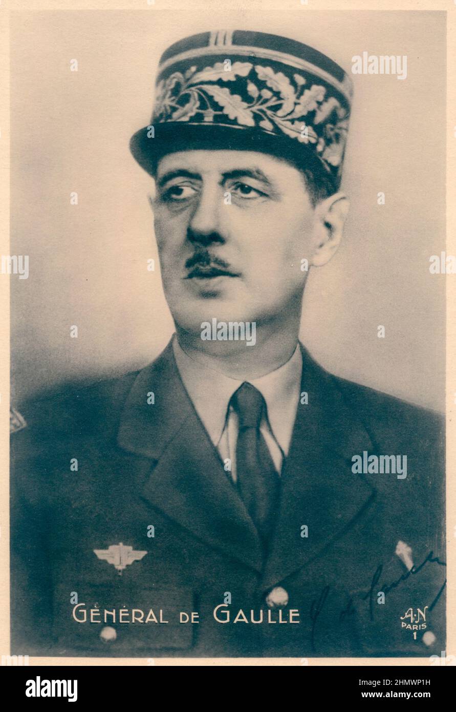 GENERAL de GAULLE Charles André Joseph Marie de Gaulle war ein französischer Armeeoffizier und Staatsmann, der im Zweiten Weltkrieg das Freie Frankreich gegen Nazi-Deutschland führte und von 1944 bis 1946 den Vorsitz der Provisorischen Regierung der Französischen Republik führte, um die Demokratie in Frankreich wiederherzustellen. Stockfoto