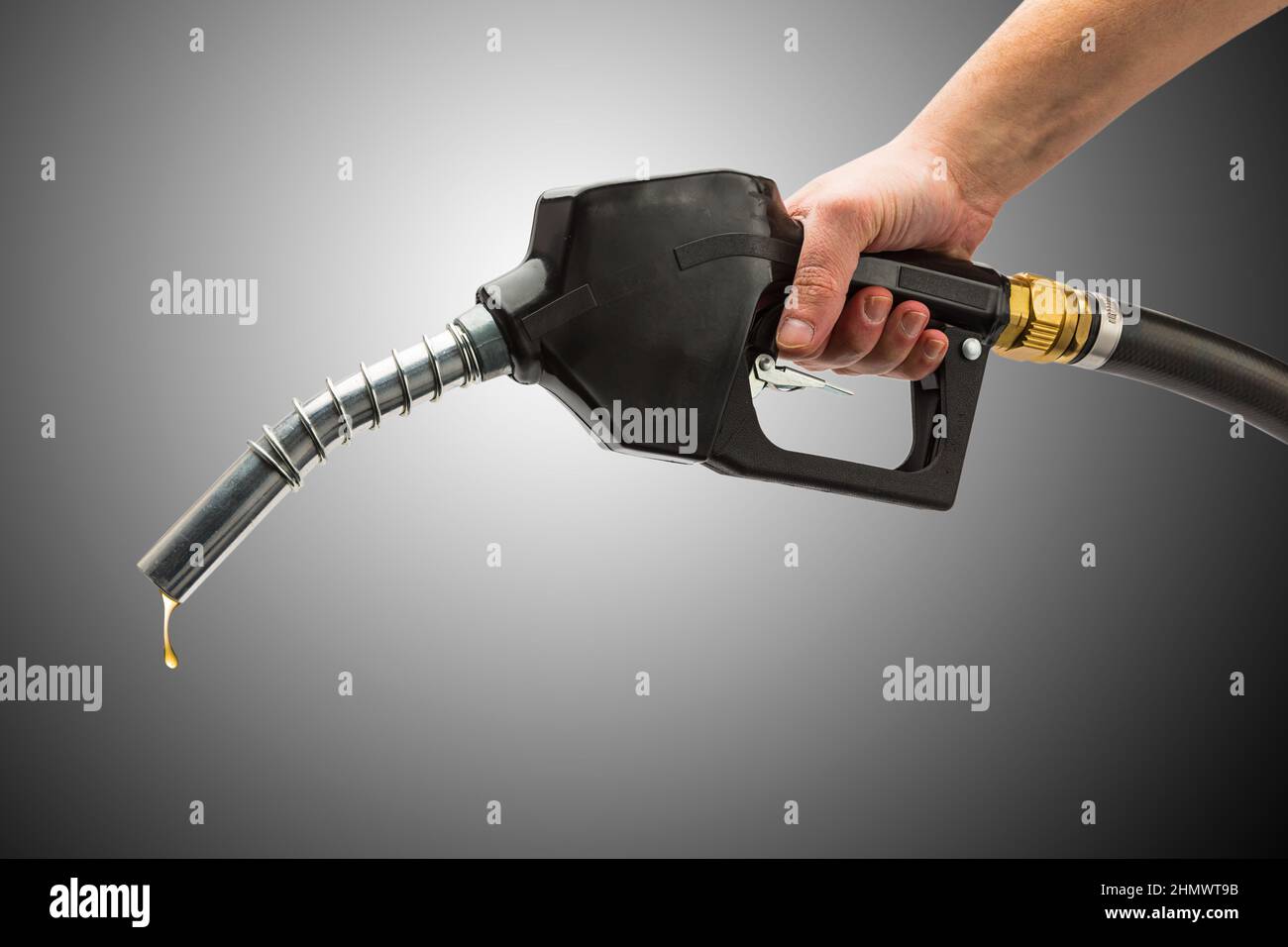 Zapfsäule mit goldenen Gastropfen Stockfoto