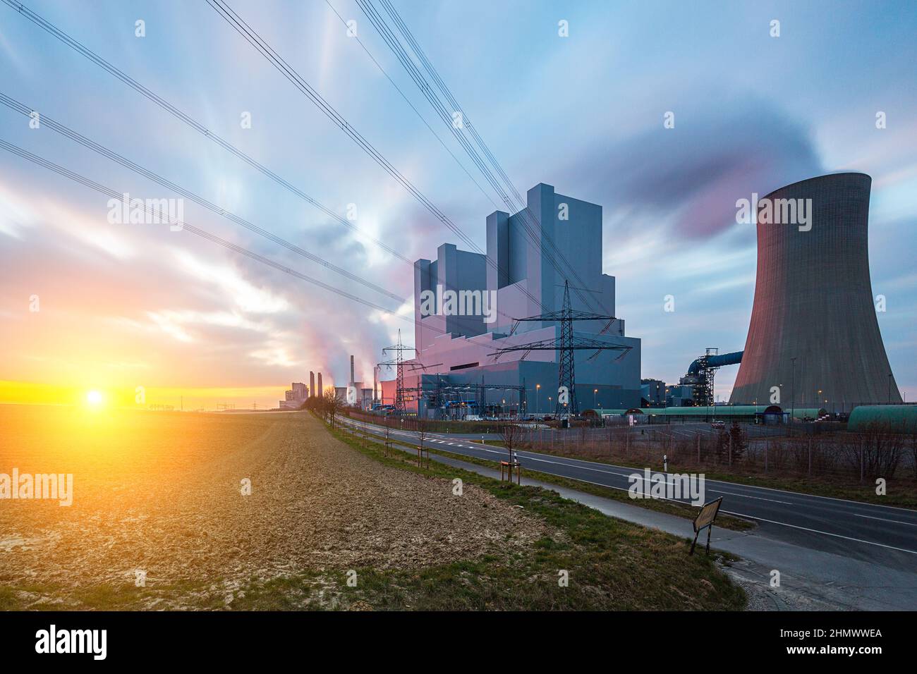 Strom Kohlekraftwerk bei Sonnenuntergang Stockfoto
