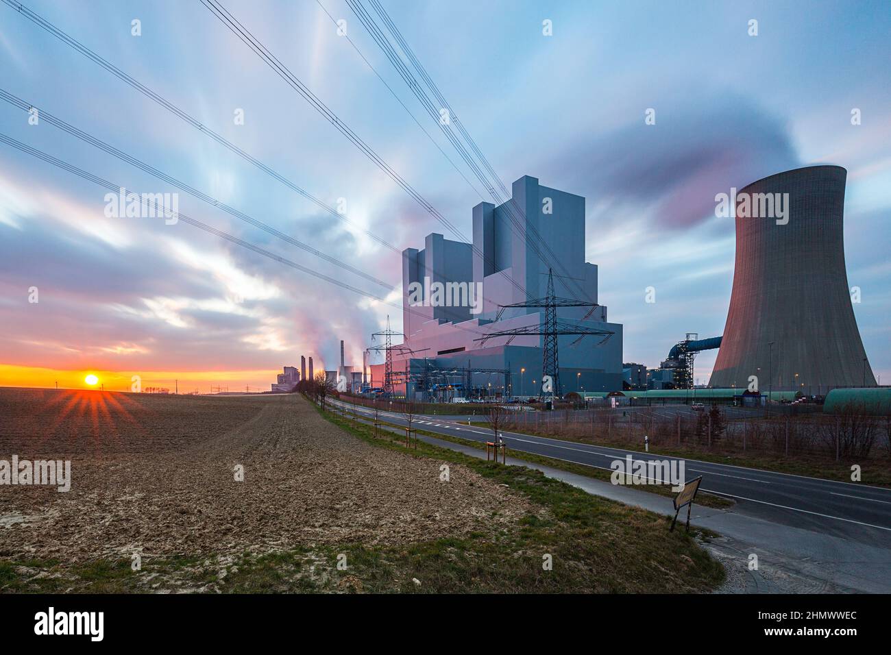 Strom Kohlekraftwerk bei Sonnenuntergang Stockfoto