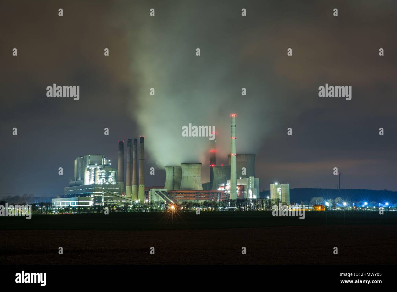 Elektrizitätsfabrik bei Nacht Stockfoto