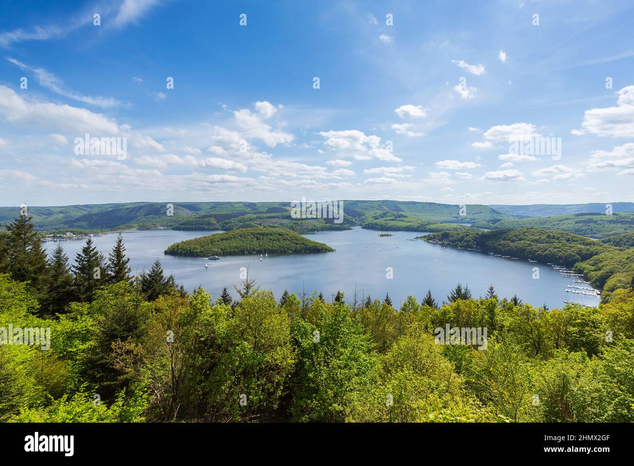 Rursee-Reservoir im eifel-Nationalpark Stockfoto