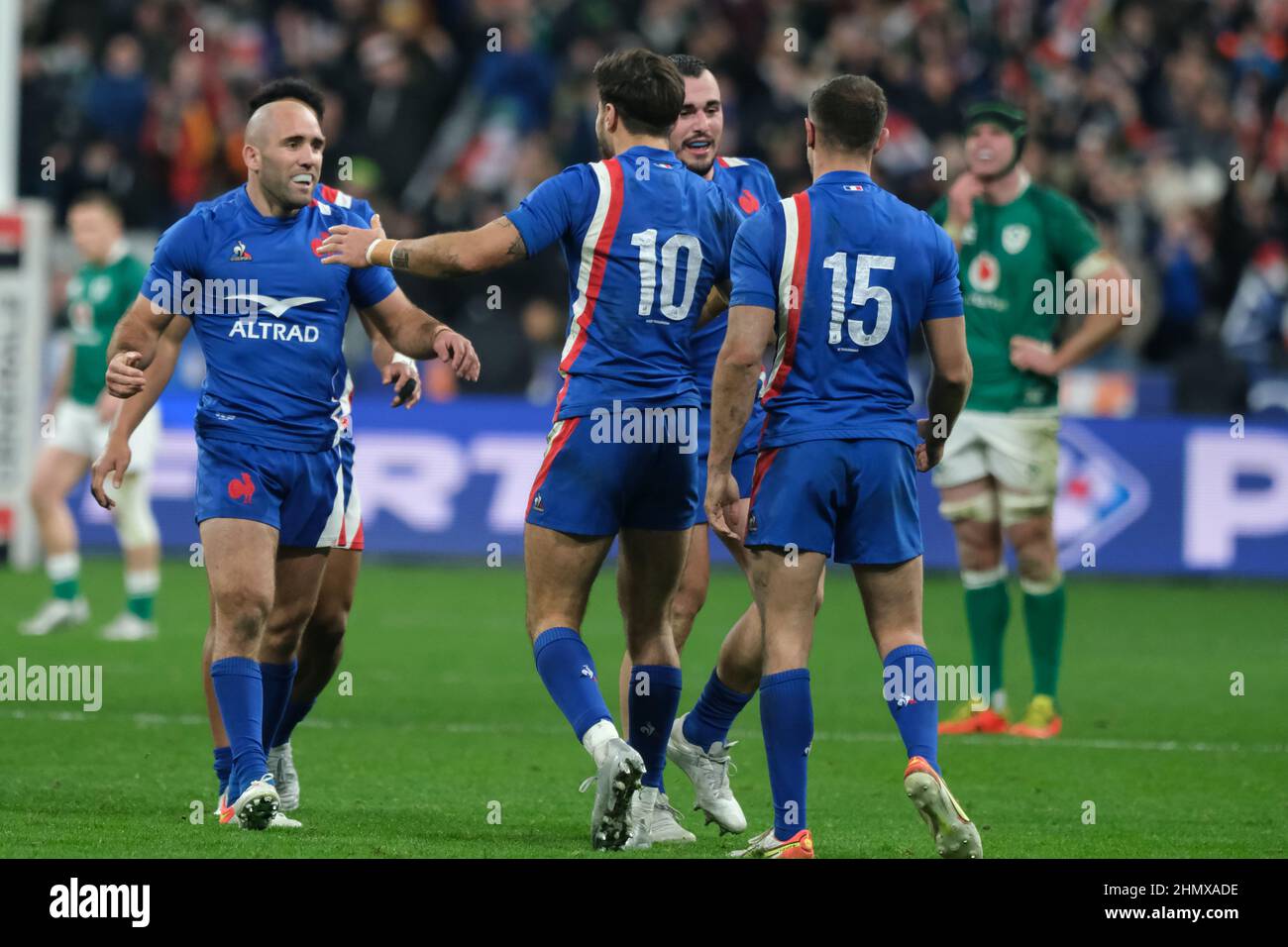 Paris, Frankreich. 12. Februar 2022, Saint Denis, seine Saint Denis, Frankreich: Joy of French Team nach ihrem Sieg beim Guinness Six Nations Rugby-Turnier zwischen Frankreich und Irland im Stade de France - St Denis - Frankreich.Frankreich gewann 30:24 (Bildnachweis: © Pierre Stevenin/ZUMA Press Wire) Bildnachweis: ZUMA Press, Inc./Alamy Live News Stockfoto