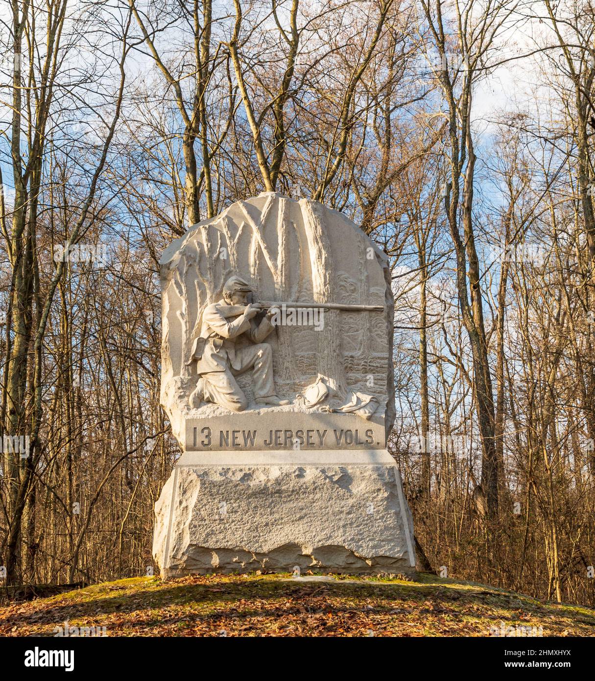 Das Denkmal für das 13th in New Jersey ansässige Volunteer Infantry Regiment auf der Carman Avenue auf dem Culp's Hill in Gettysburg, Pennsylvania, USA Stockfoto