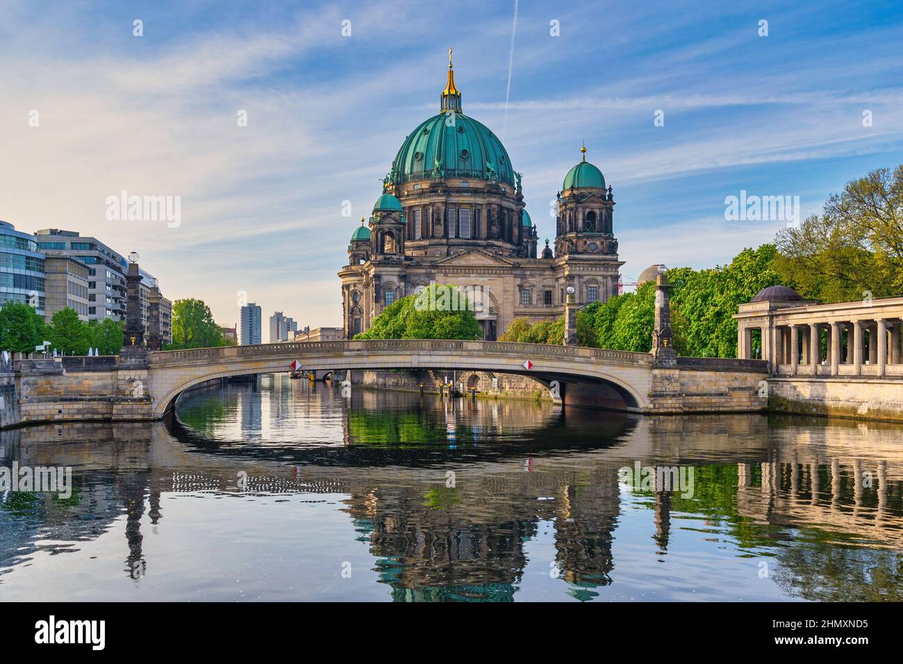 Berlin Deutschland, Stadt Skyline am Berliner Dom (Berliner Dom) und Spree Stockfoto