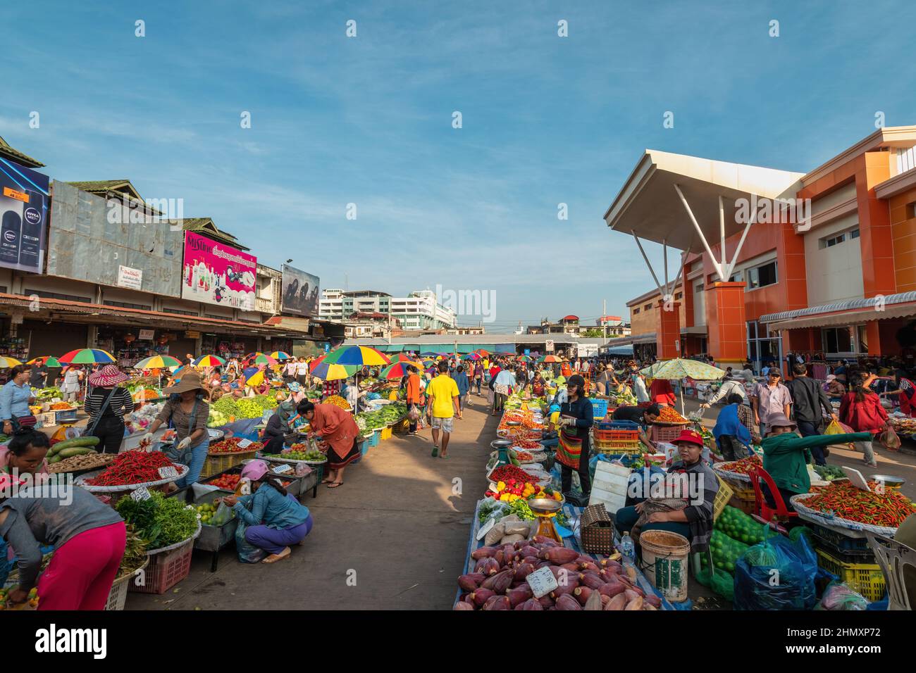 Vientiane, Laos - 15. Oktober 2018 : Skyline der Stadt am Talat Sao (Morgenmarkt) Stockfoto