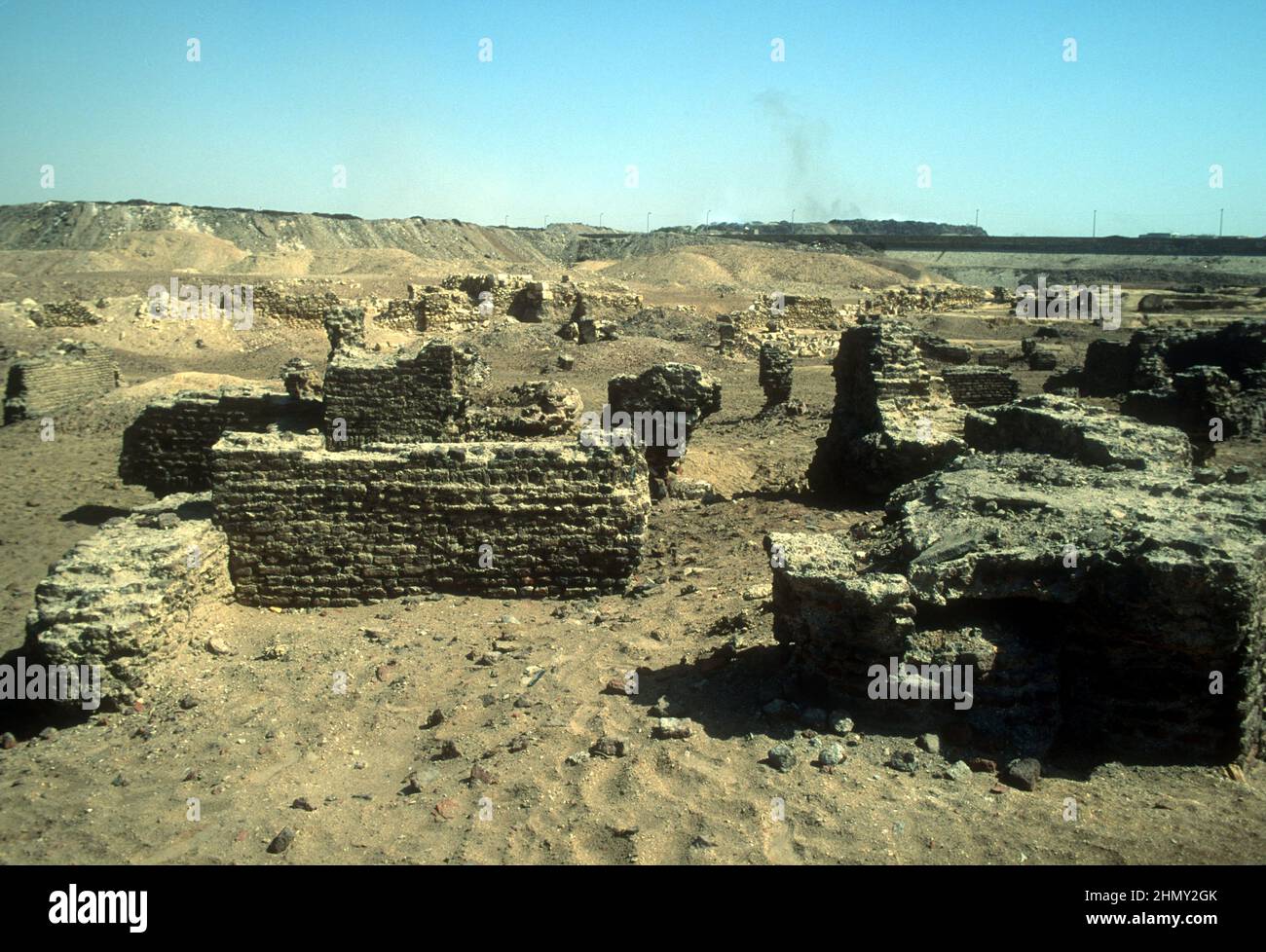 Ruinen von al-Fustat, der ersten muslimischen Hauptstadt Ägyptens, wo Kairo heute steht.c.641 u.Z Stockfoto