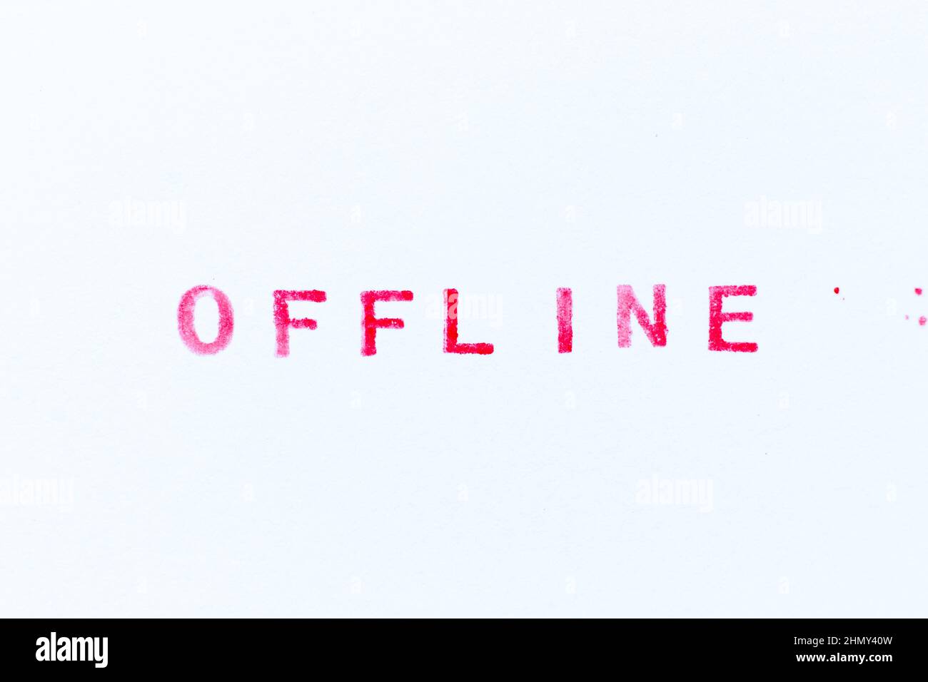 Rote Farbe Tinte Gummi Stempel in Wort offline auf weißem Papier Hintergrund Stockfoto