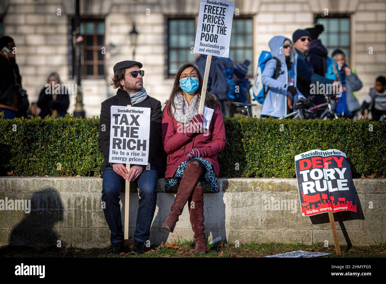 London, Großbritannien, 12. Februar 2022. Aktivisten versammelten sich auf dem Parliament Square, um gegen den Anstieg der Kraftstoffpreise und der Lebenshaltungskosten zu protestieren. Stockfoto