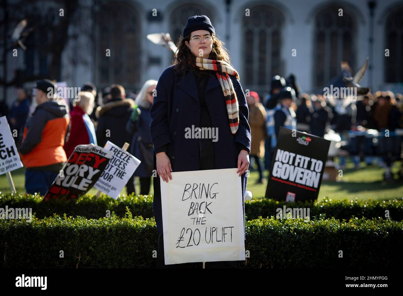 London, Großbritannien, 12. Februar 2022. Aktivisten versammelten sich auf dem Parliament Square, um gegen den Anstieg der Kraftstoffpreise und der Lebenshaltungskosten zu protestieren. Stockfoto