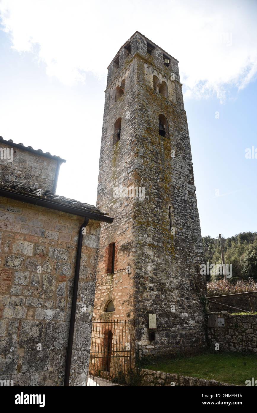 Campanile della Pieve di San Giovanni Battista a Pernina (Siena) Stockfoto